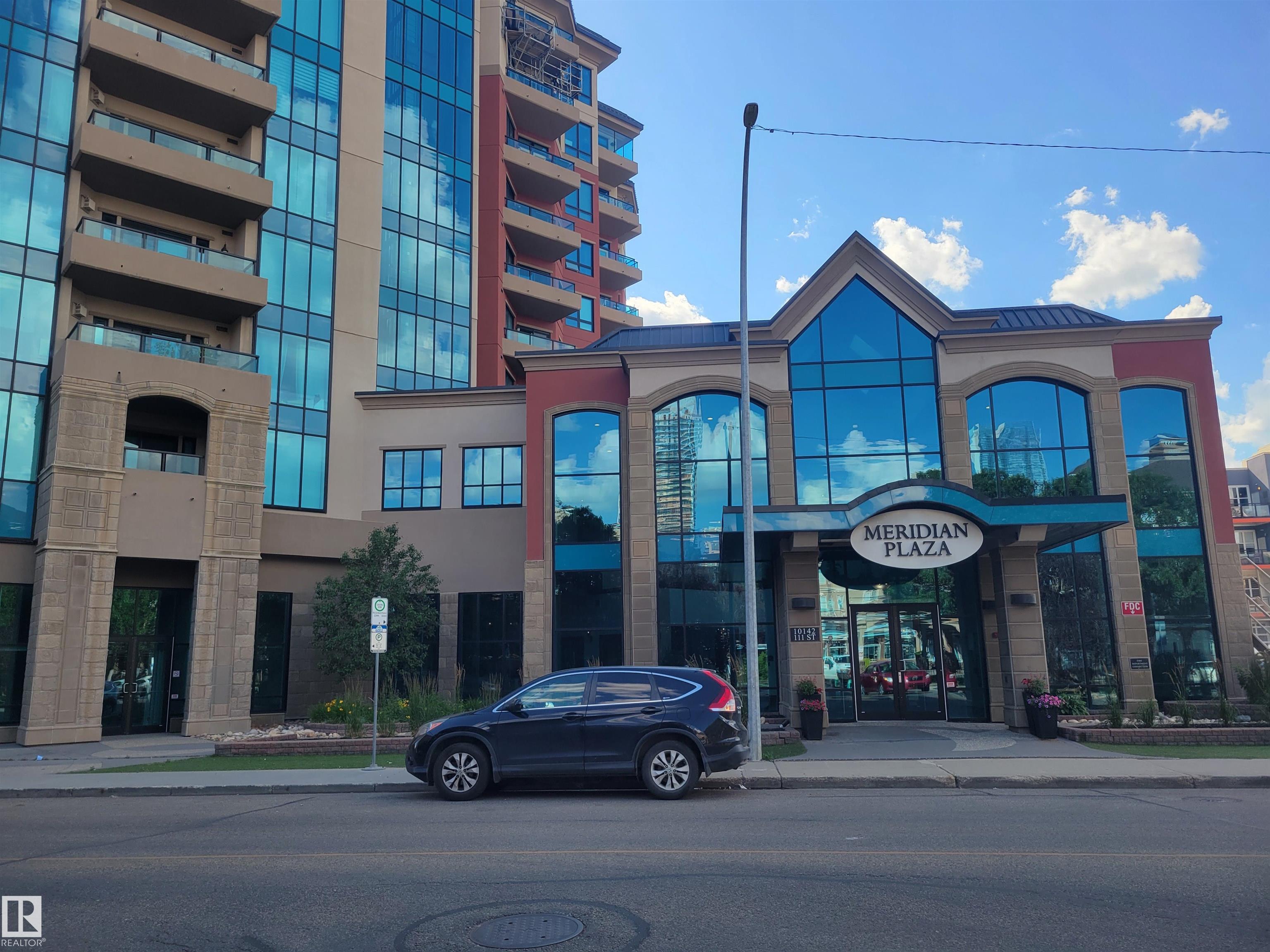 207 - 10142 111 Street NW, Wîhkwêntôwin, Edmonton