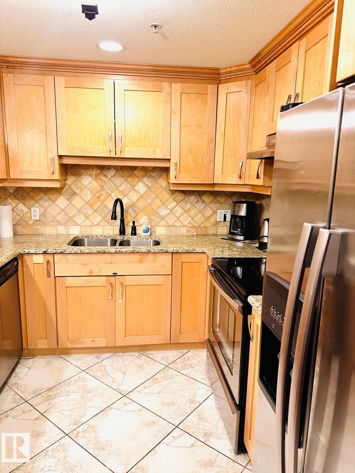 Photo 16 at 207 - 10142 111 Street NW, Wîhkwêntôwin, Edmonton