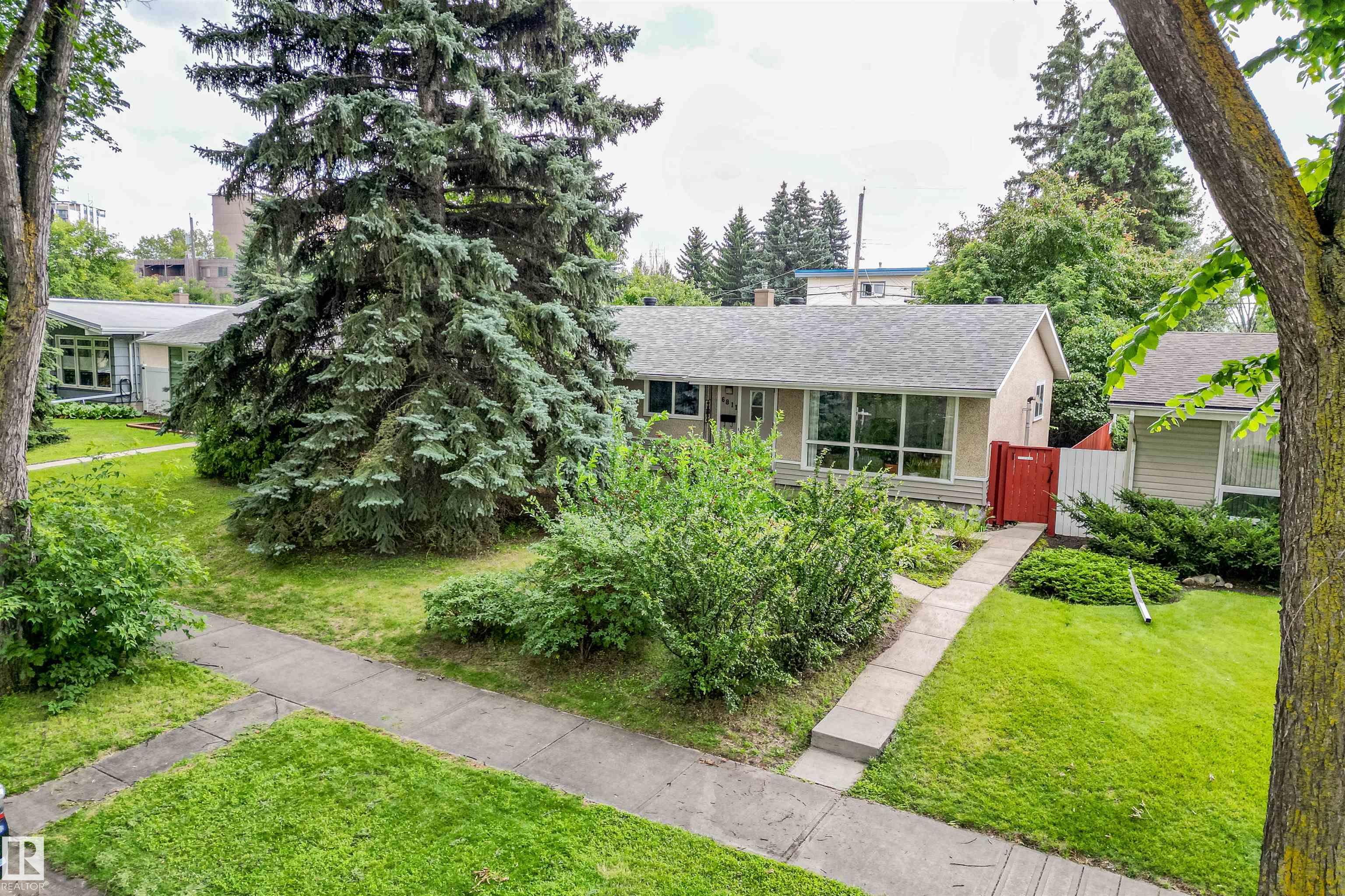 6811 101A AV NW