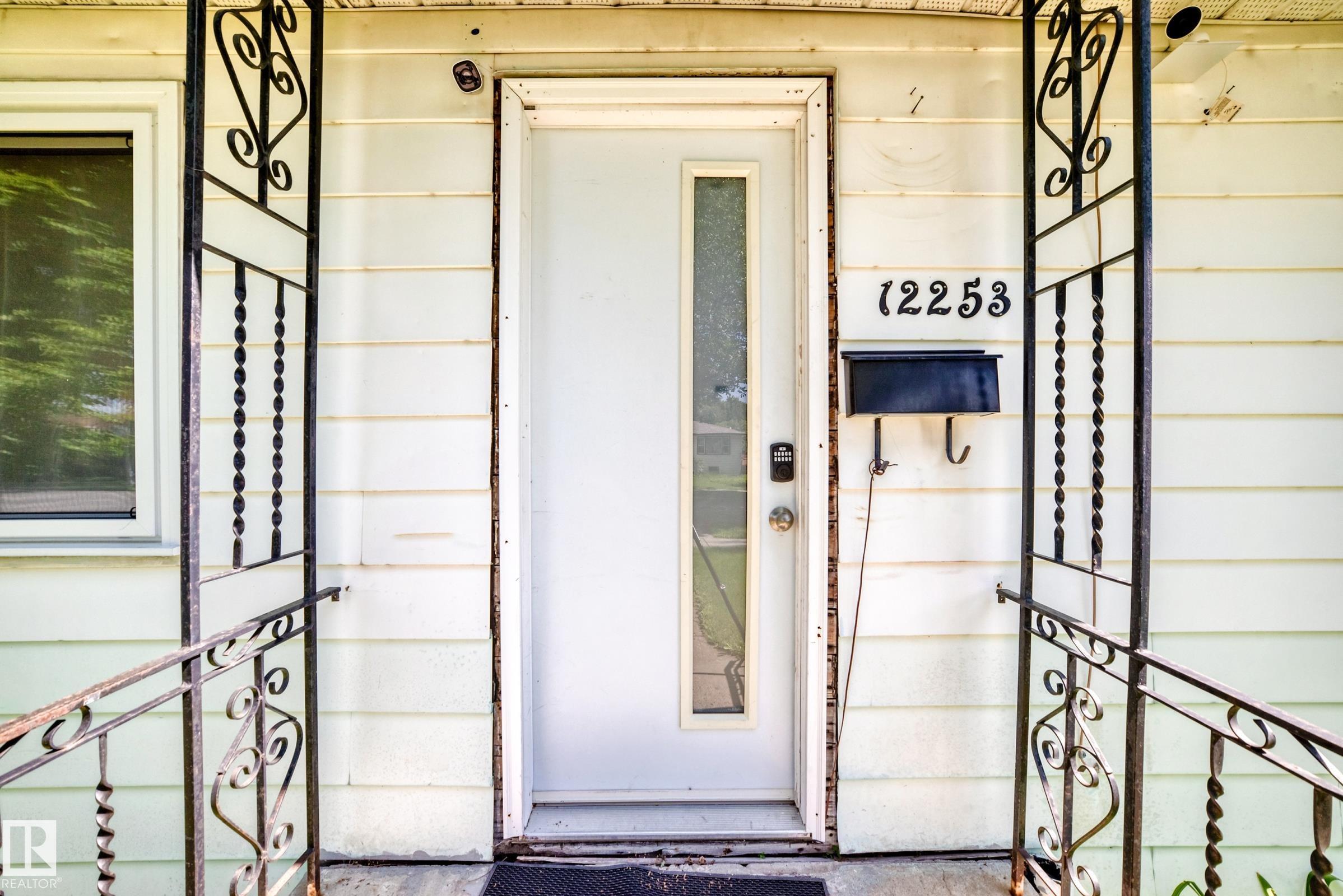 Listing photo thumbnail