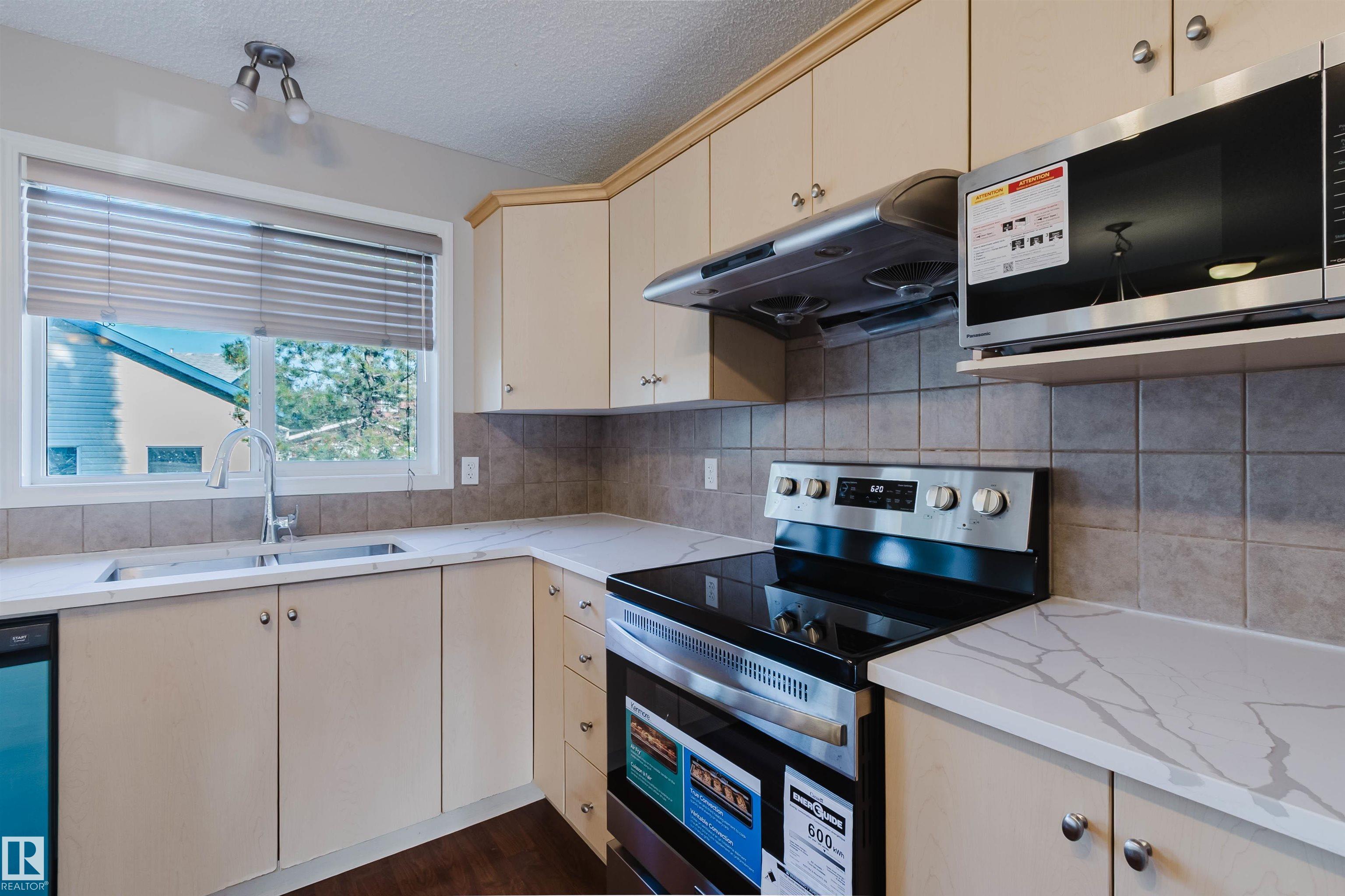 Photo 11 at 5887 Sutter Place NW, South Terwillegar, Edmonton