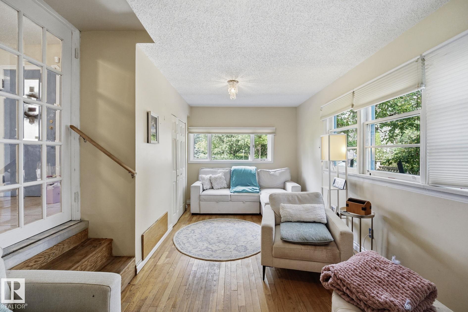 Listing photo thumbnail