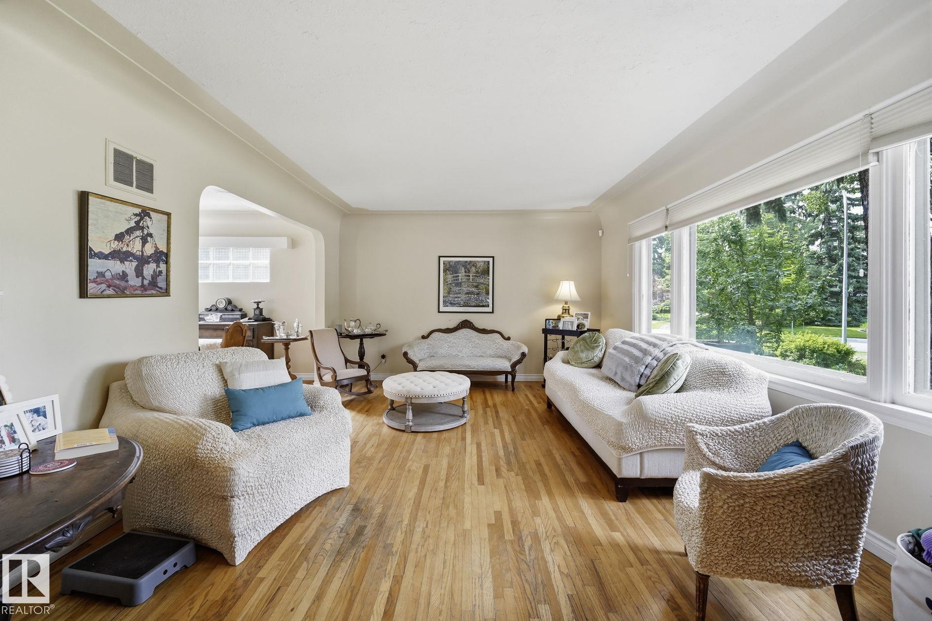 Listing photo thumbnail