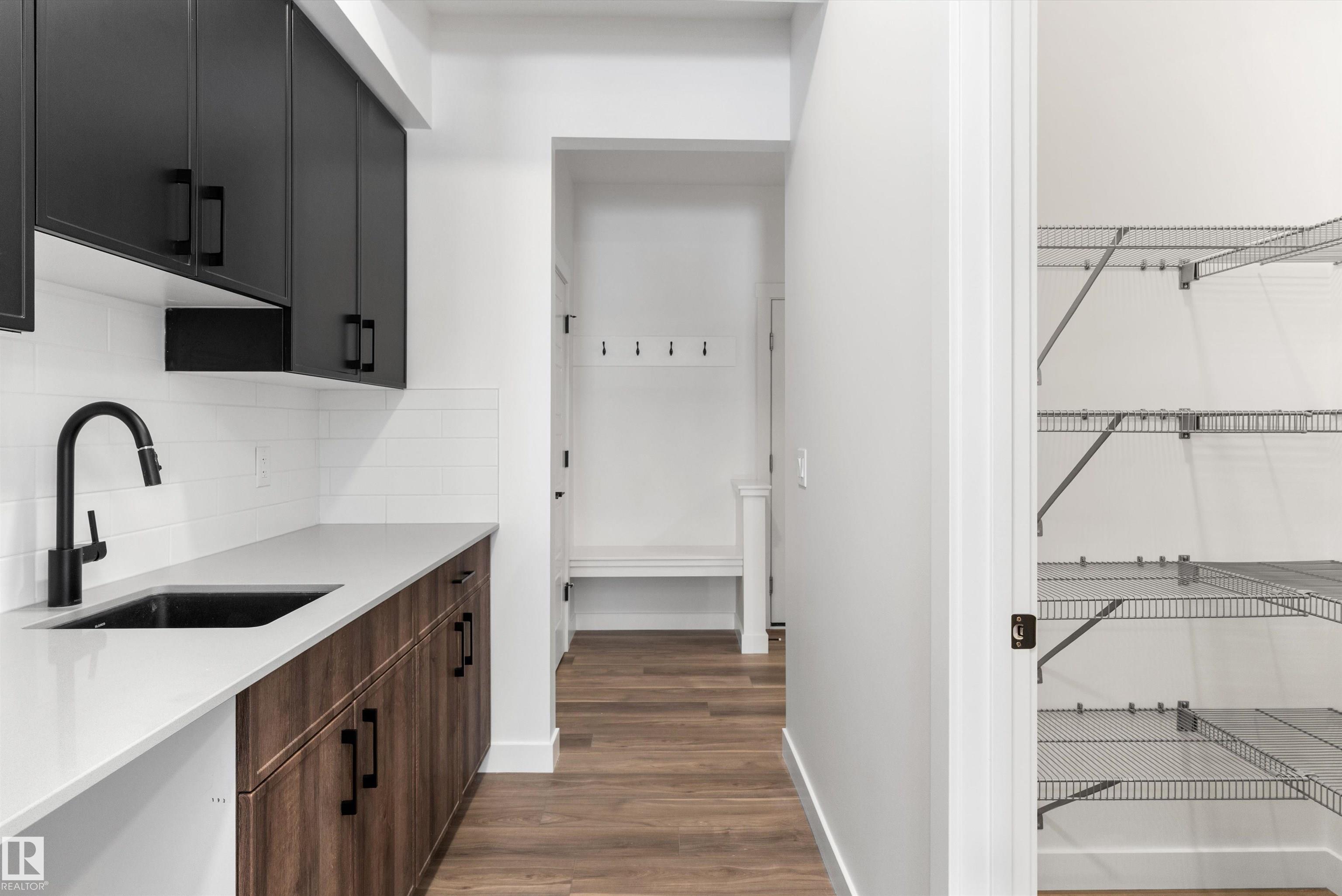 https://zimg.paragon.ice.com/ParagonImages/Property/PM/RAE/225415926/17/0/0/8d8db6fb02eadbd03bcb9dd1a38637ac/1/708cfe886928b035c8d755f42bdd128f/225415926-020339CF-D3BD-4144-B751-97A6488E5337.JPG