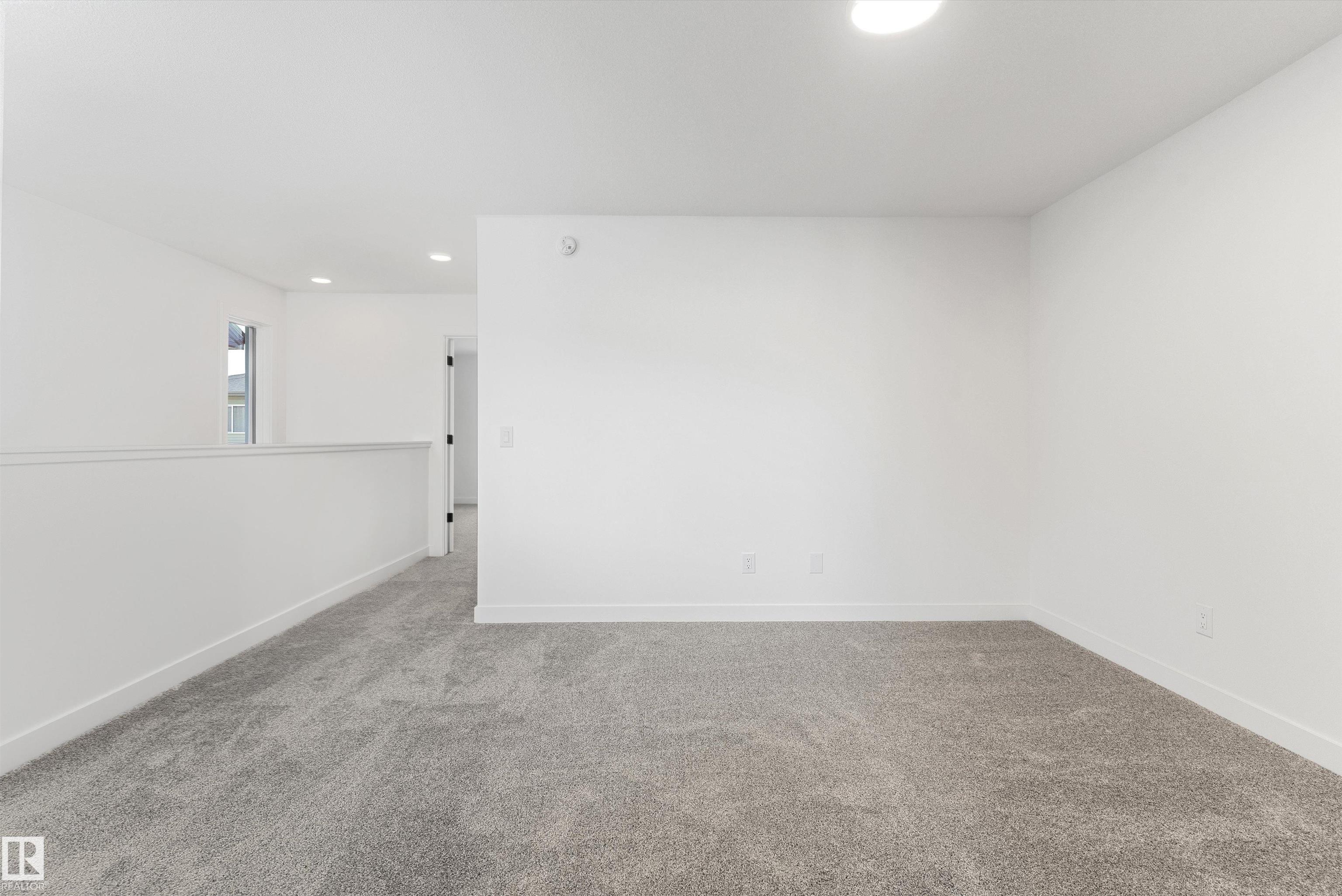 https://zimg.paragon.ice.com/ParagonImages/Property/PM/RAE/225415926/25/0/0/8acee4474ee13869fd33377e59a3a90a/1/708cfe886928b035c8d755f42bdd128f/225415926-B3760525-4B04-4F6A-9725-96FE6728FA53.JPG