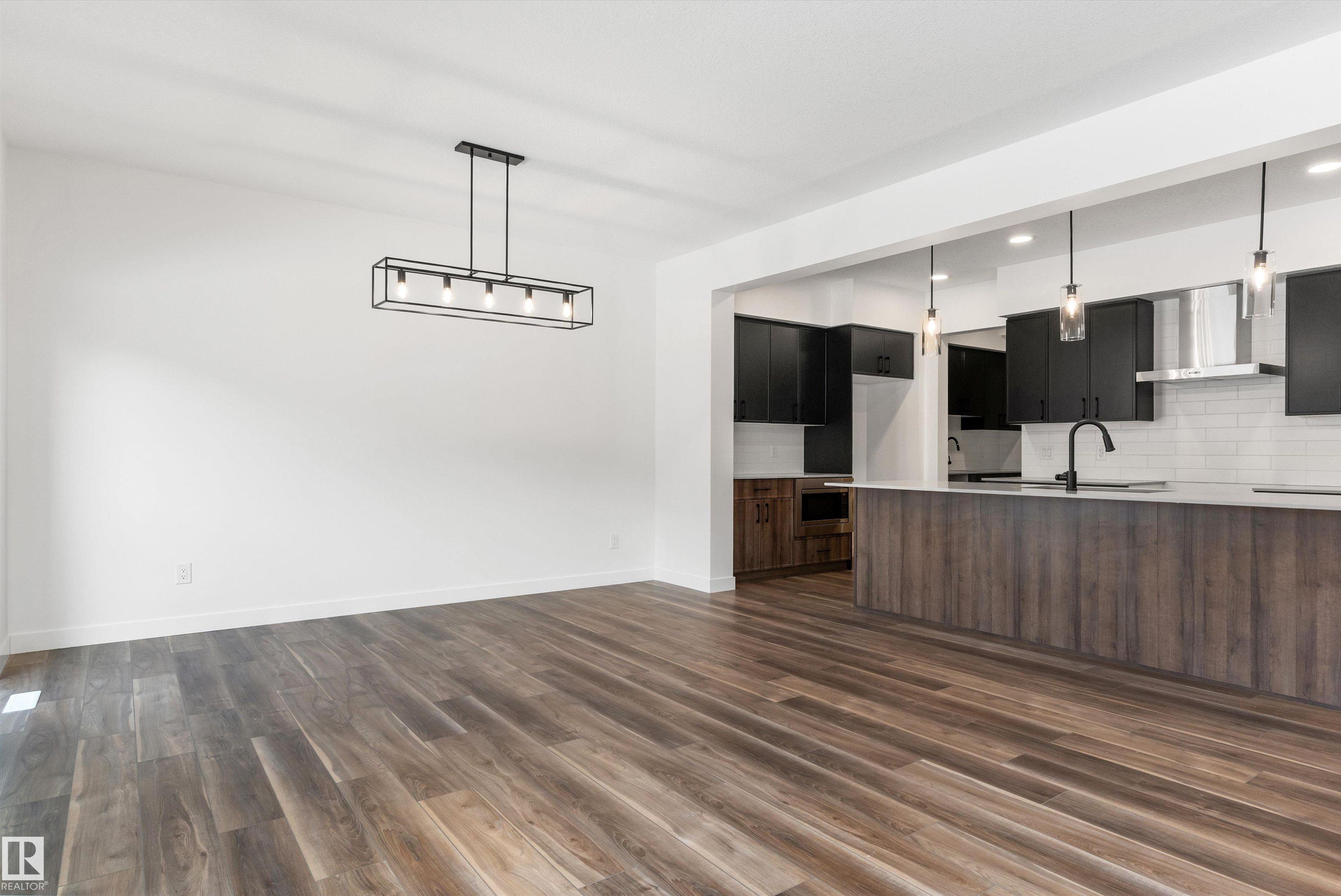 https://zimg.paragon.ice.com/ParagonImages/Property/PM/RAE/225415926/6/0/0/dc436a398b092d7e48e572c95925add0/1/708cfe886928b035c8d755f42bdd128f/225415926-C64A963E-5A4E-4D4E-BA4D-112F75C32C73.JPG
