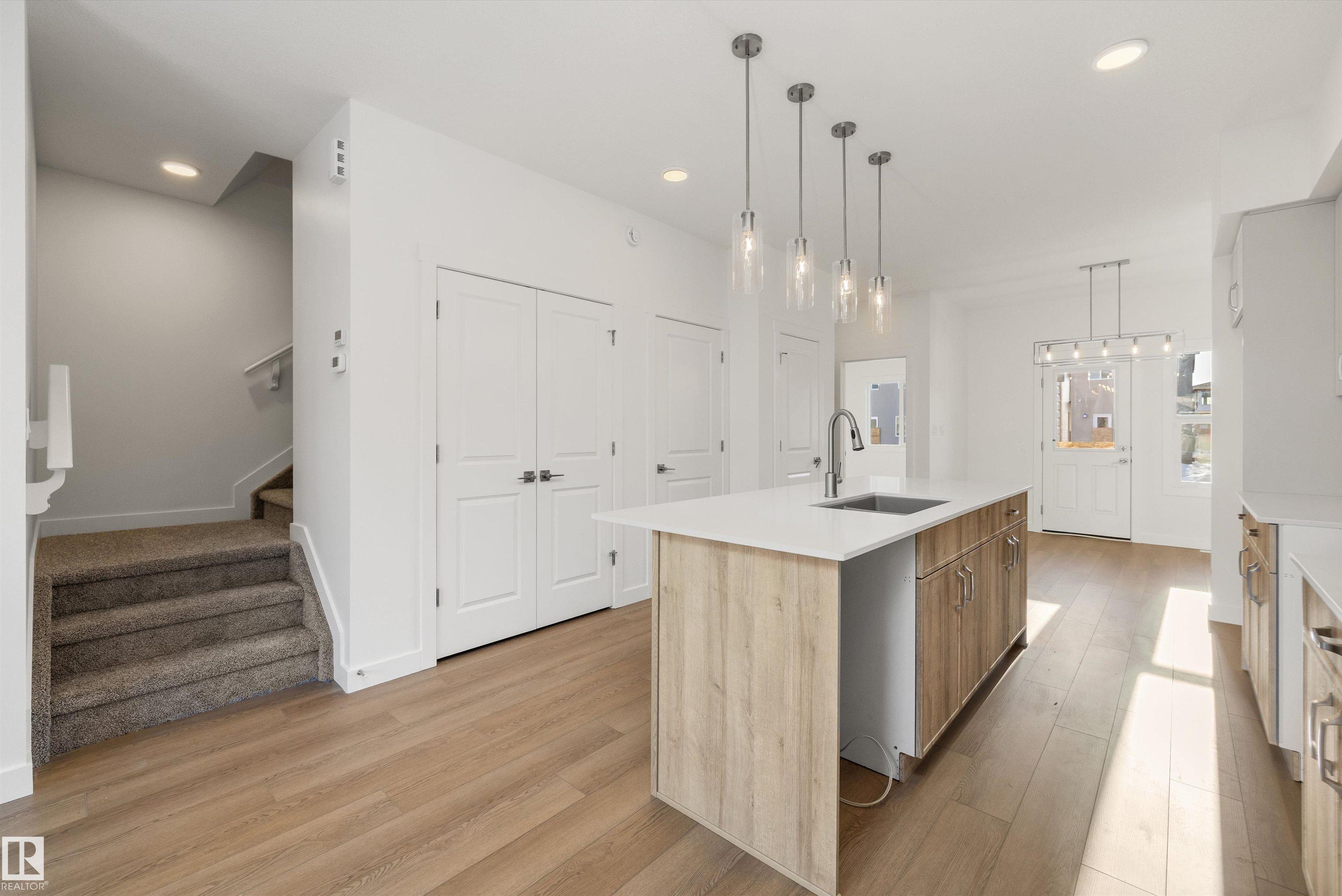 https://zimg.paragon.ice.com/ParagonImages/Property/PM/RAE/225415928/20/0/0/4d19eef85af7ea2586392f58b741f2da/1/89a7e80859205766394f01dab2c9b5c0/225415928-BA304E76-A069-4EA9-B4D7-ACDC76307786.JPG