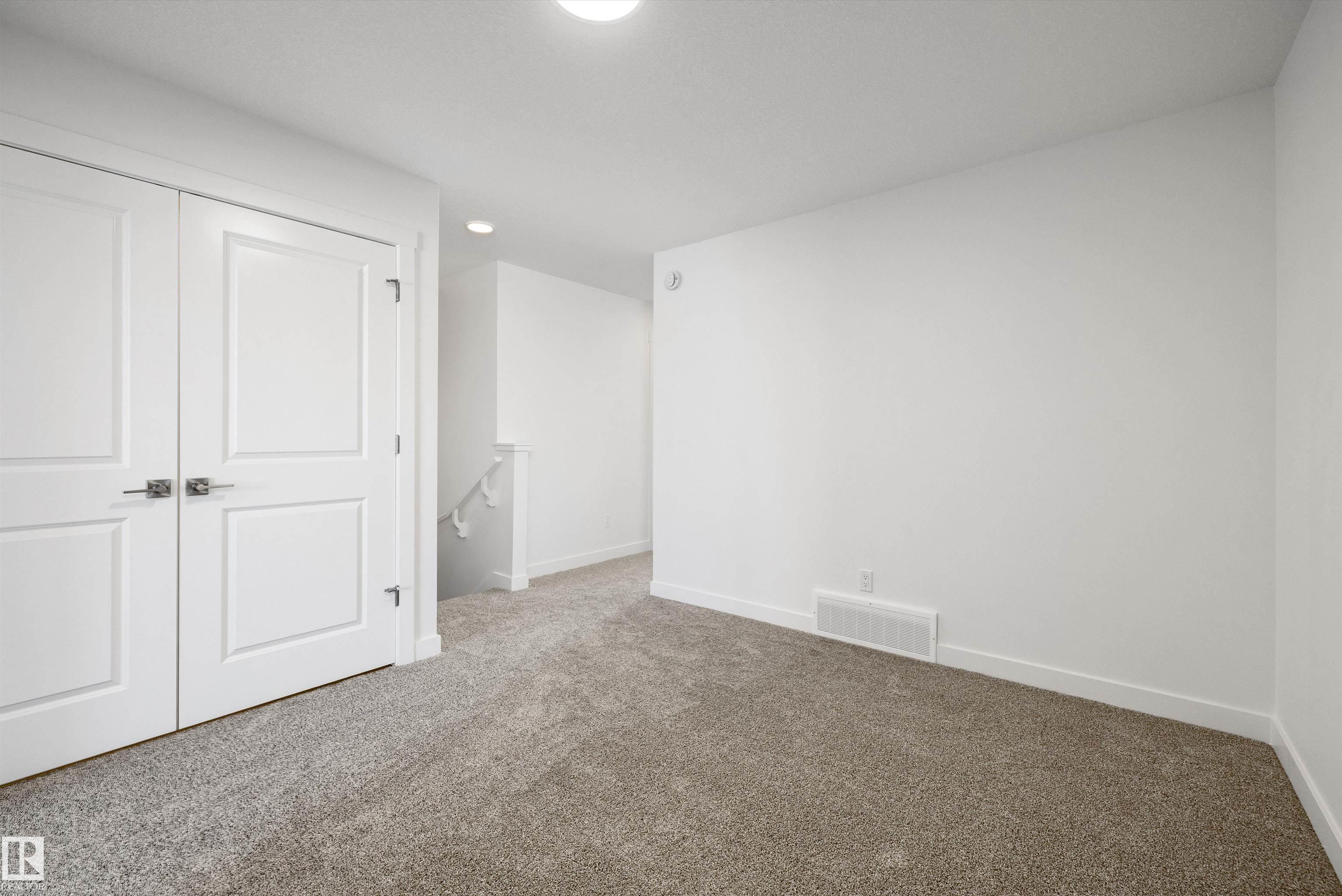 https://zimg.paragon.ice.com/ParagonImages/Property/PM/RAE/225415928/23/0/0/cde35213bd6421d17c5b268470d80ab5/1/89a7e80859205766394f01dab2c9b5c0/225415928-16F82D89-10F5-4464-ACC4-2239EE9F8C6A.JPG