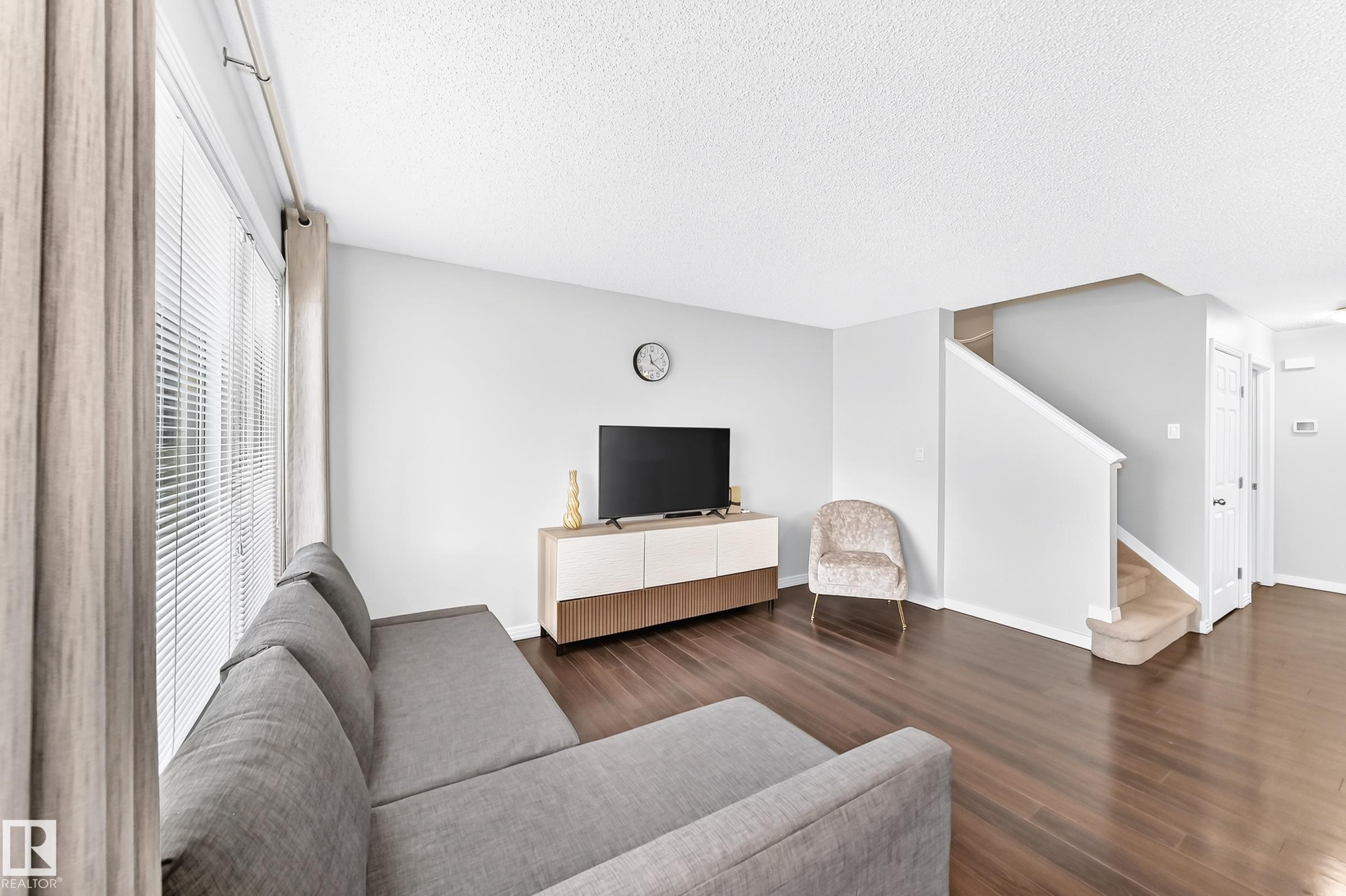 Photo 11 at 3920 6 Street NW, Maple Crest, Edmonton