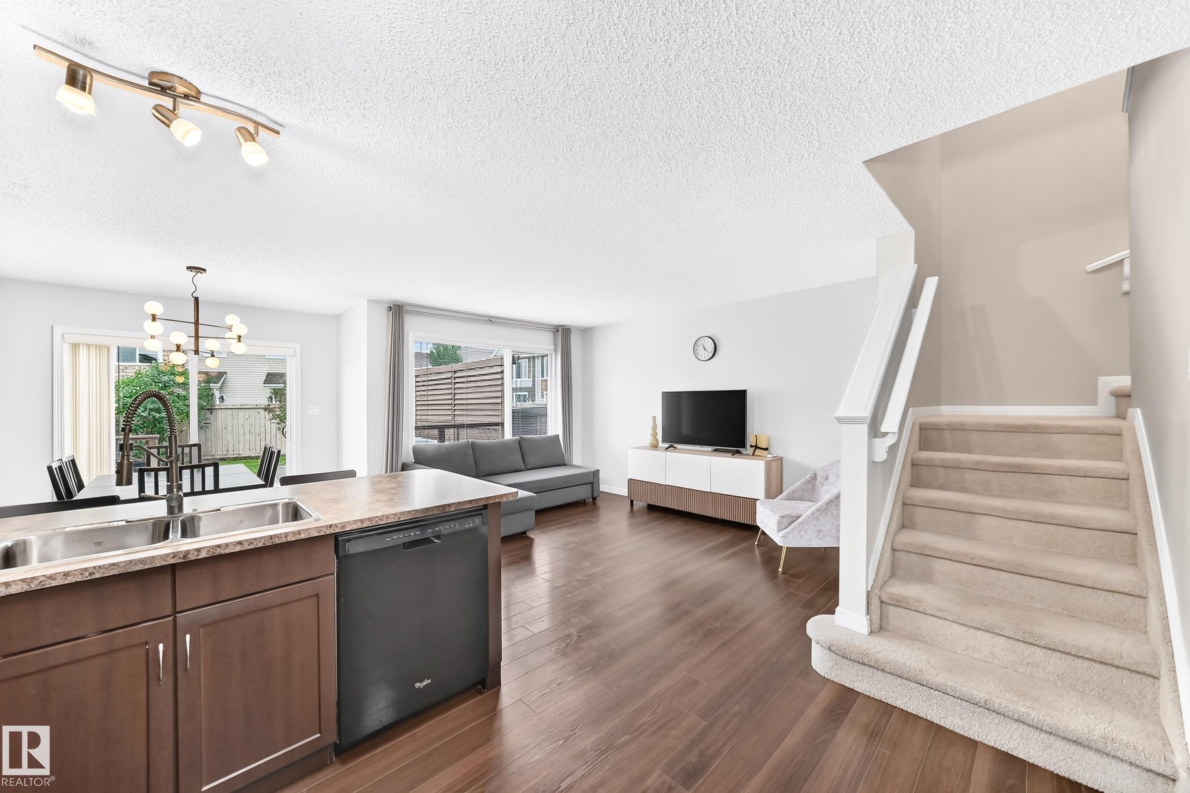3920 6 Street NW, Maple Crest, Edmonton