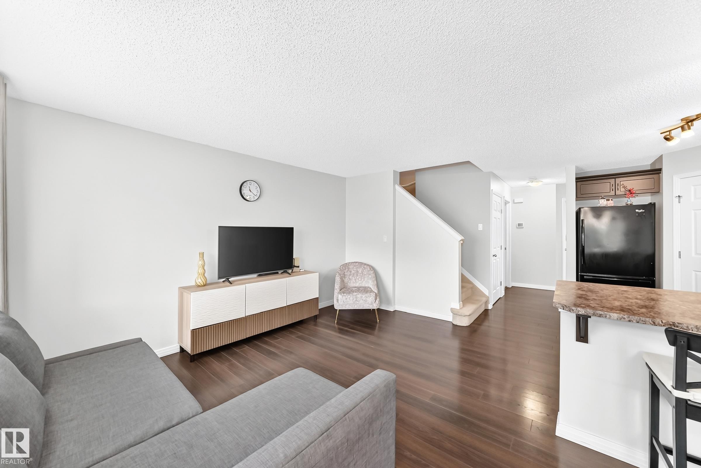 Photo 10 at 3920 6 Street NW, Maple Crest, Edmonton
