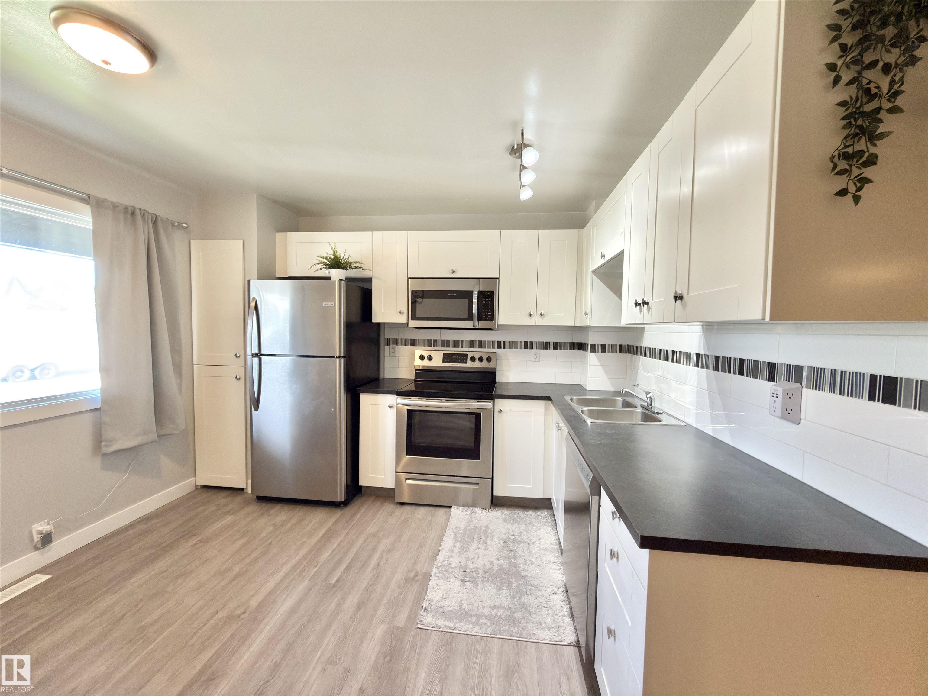Photo 6 at 13 - 18010 98 Avenue NW, La Perle, Edmonton