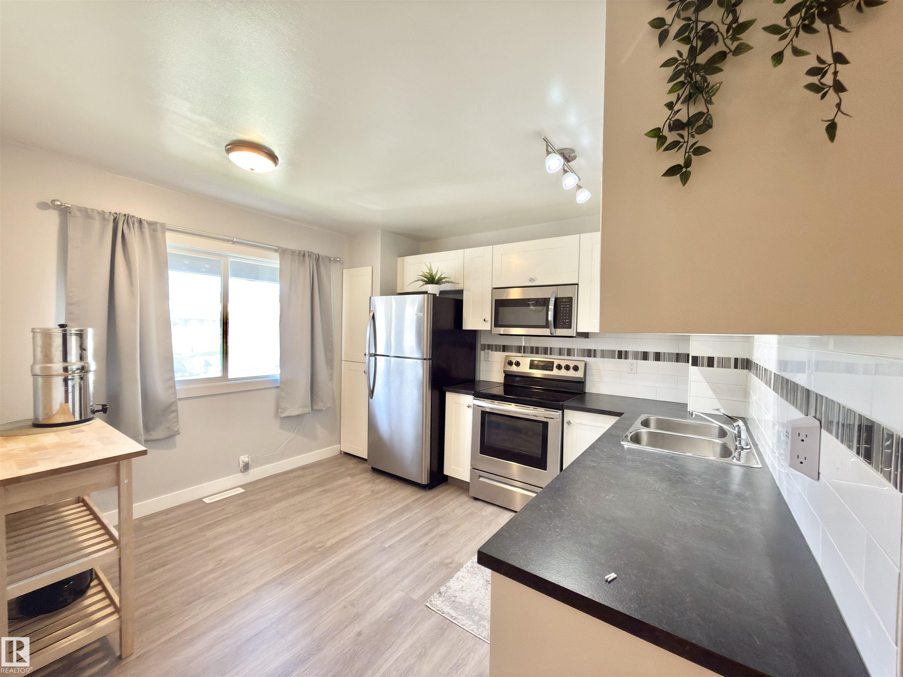 Photo 7 at 13 - 18010 98 Avenue NW, La Perle, Edmonton