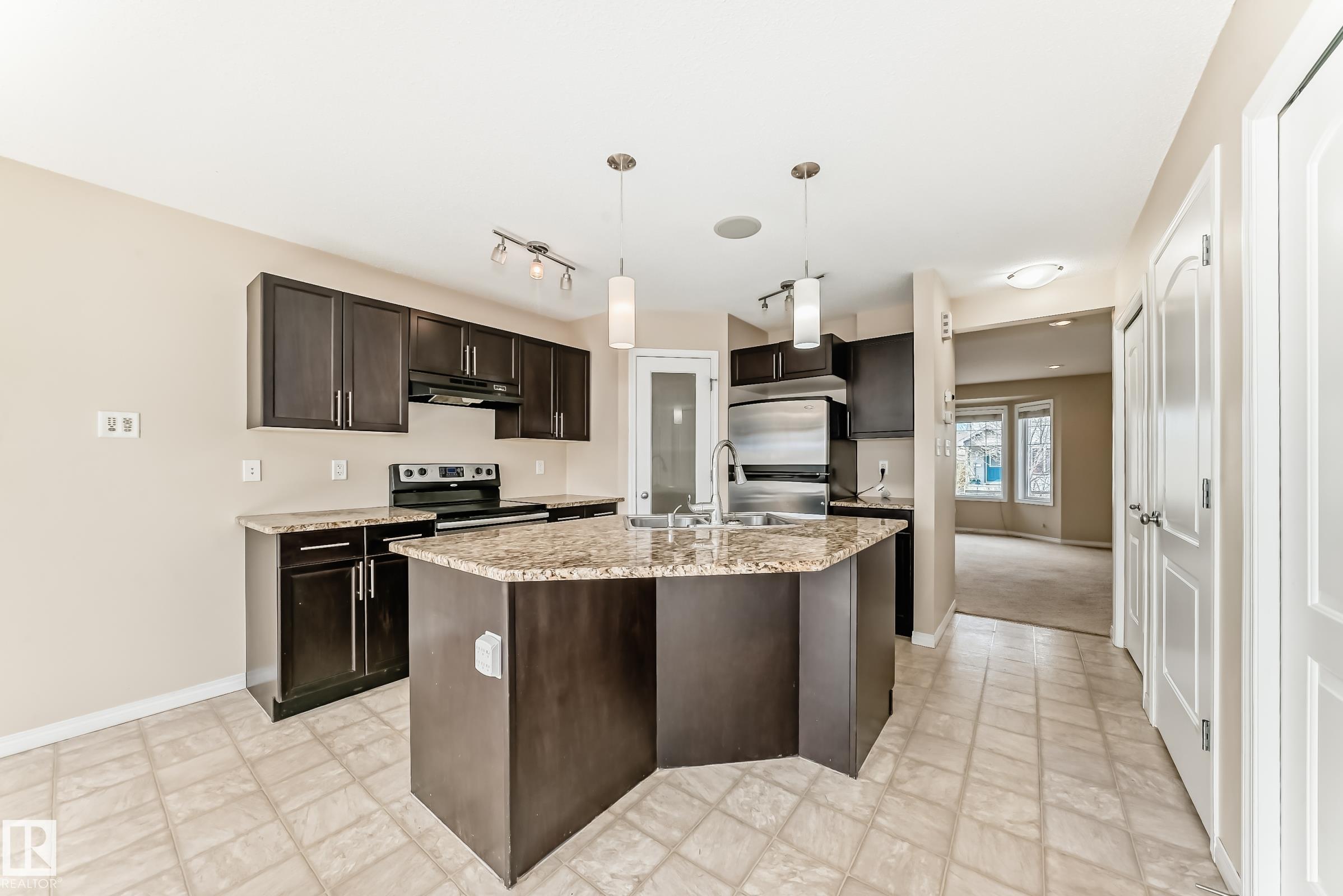 7706 Schmid Crescent NW, South Terwillegar, Edmonton