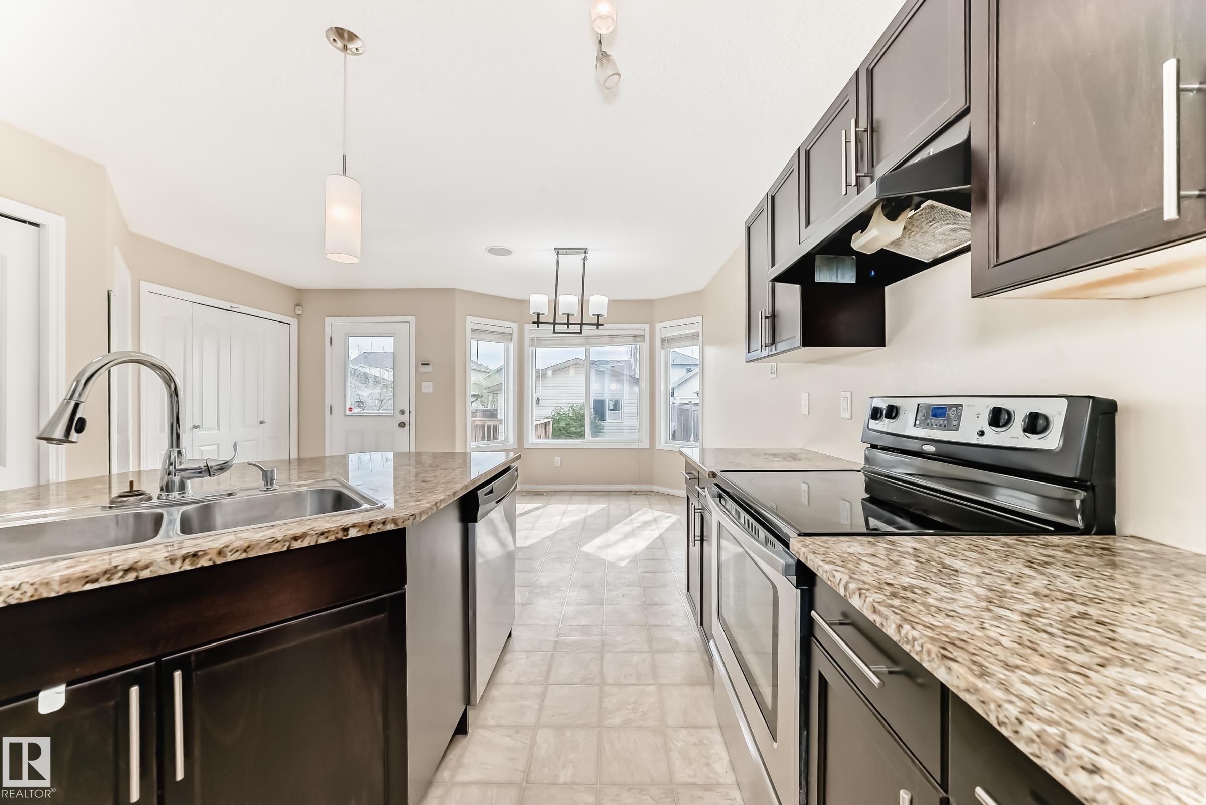 7706 Schmid Crescent NW, South Terwillegar, Edmonton