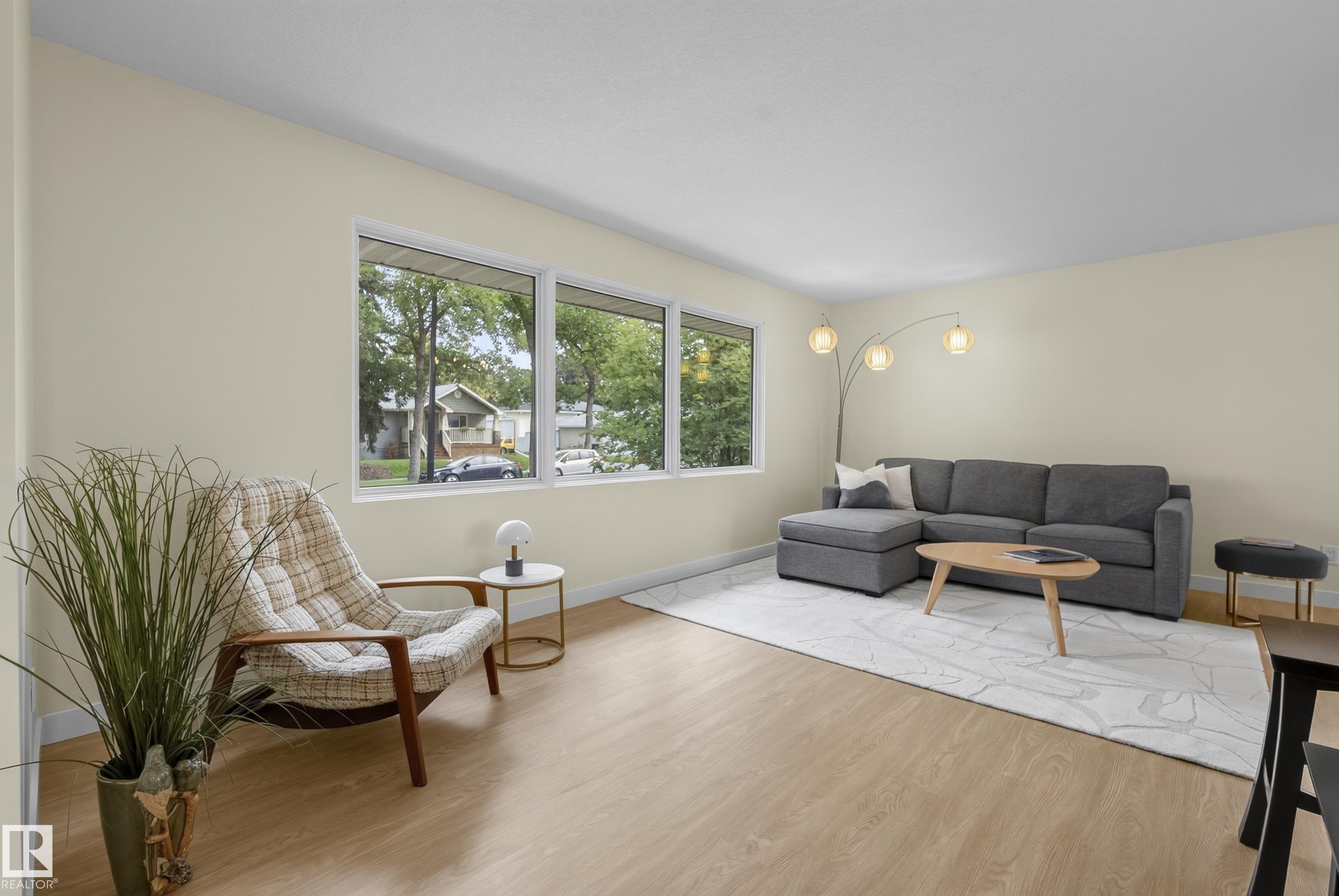 Photo 11 at 8715 64 Avenue NW, Argyll, Edmonton