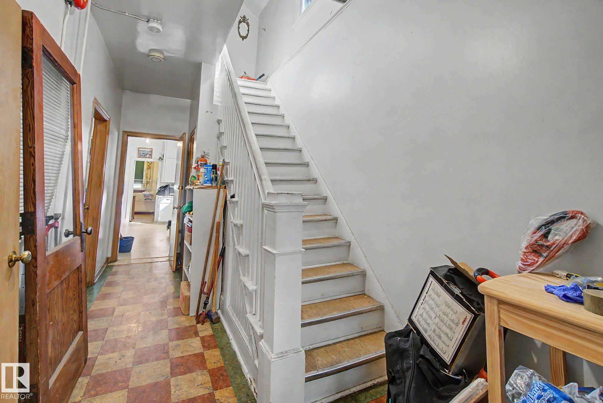 Photo 8 at 9334 106a Avenue NW, Mccauley, Edmonton