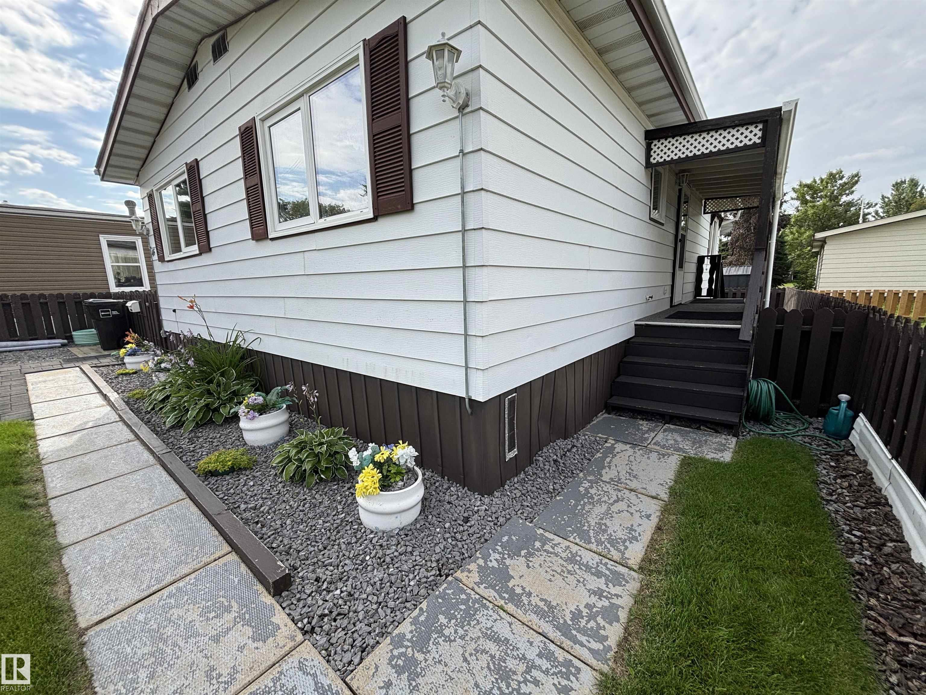 Listing photo thumbnail