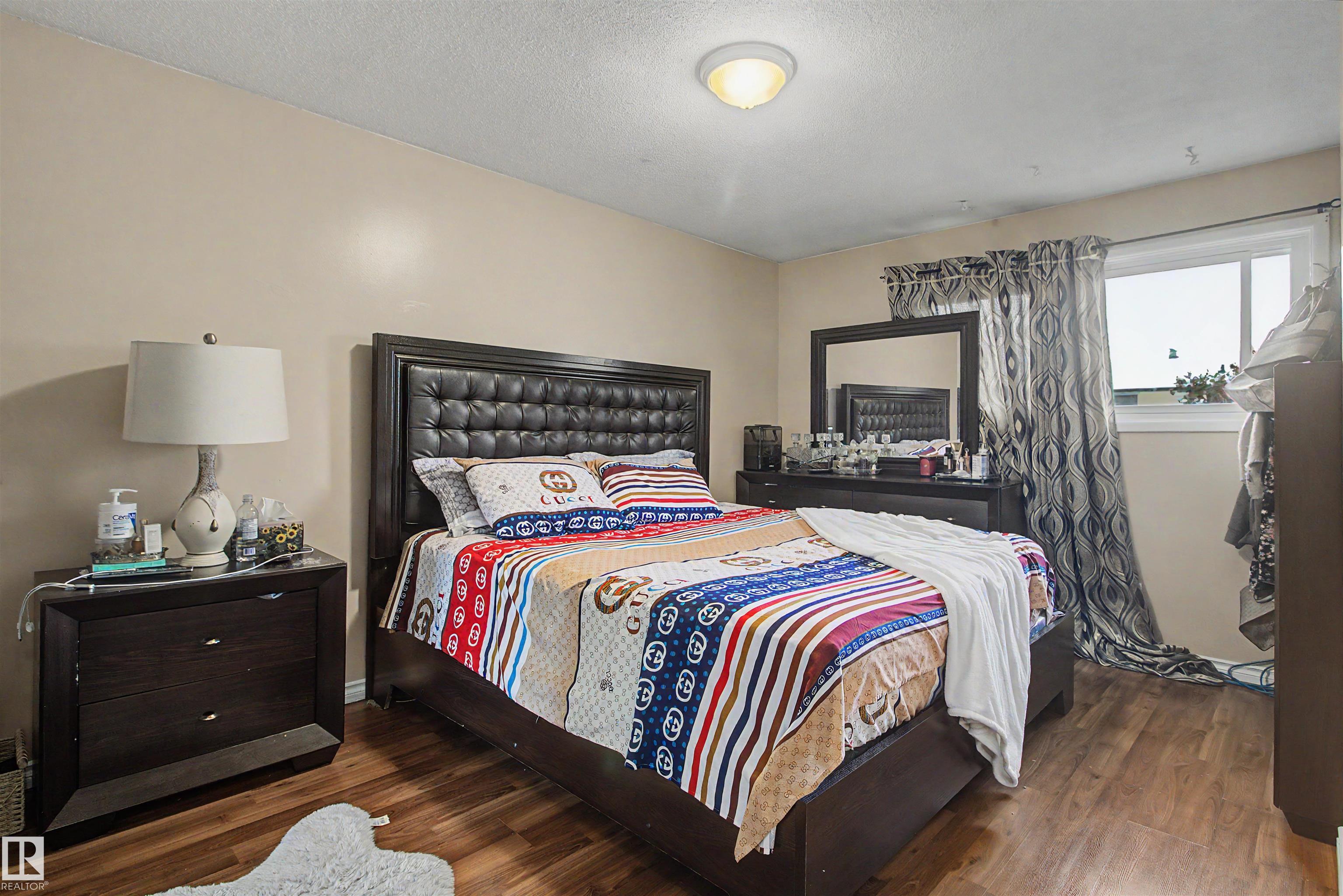 Photo 14 at 5724 143 Avenue NW, York, Edmonton