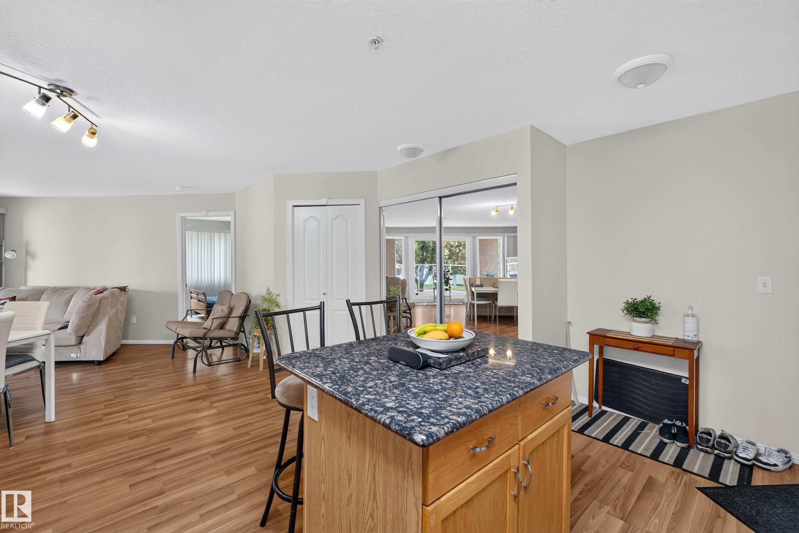 Listing photo thumbnail