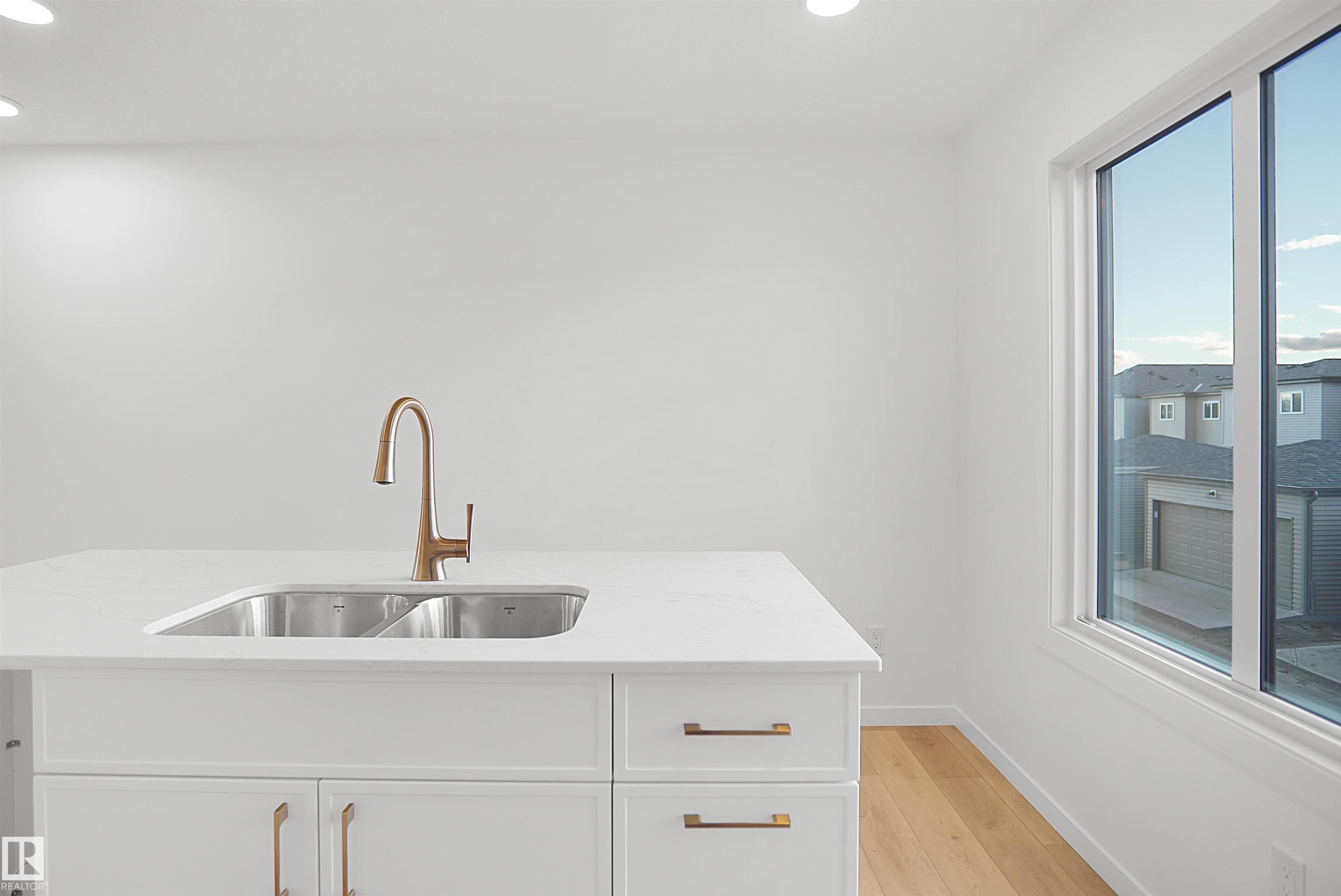https://zimg.paragon.ice.com/ParagonImages/Property/PM/RAE/225416483/14/0/0/5b1679adac53417917e5377f784297af/1/40adeb2f29c1043dce479ca1e68dd708/225416483-cc4d9185-64a0-4cda-8c79-4a284b1bd20d.JPG