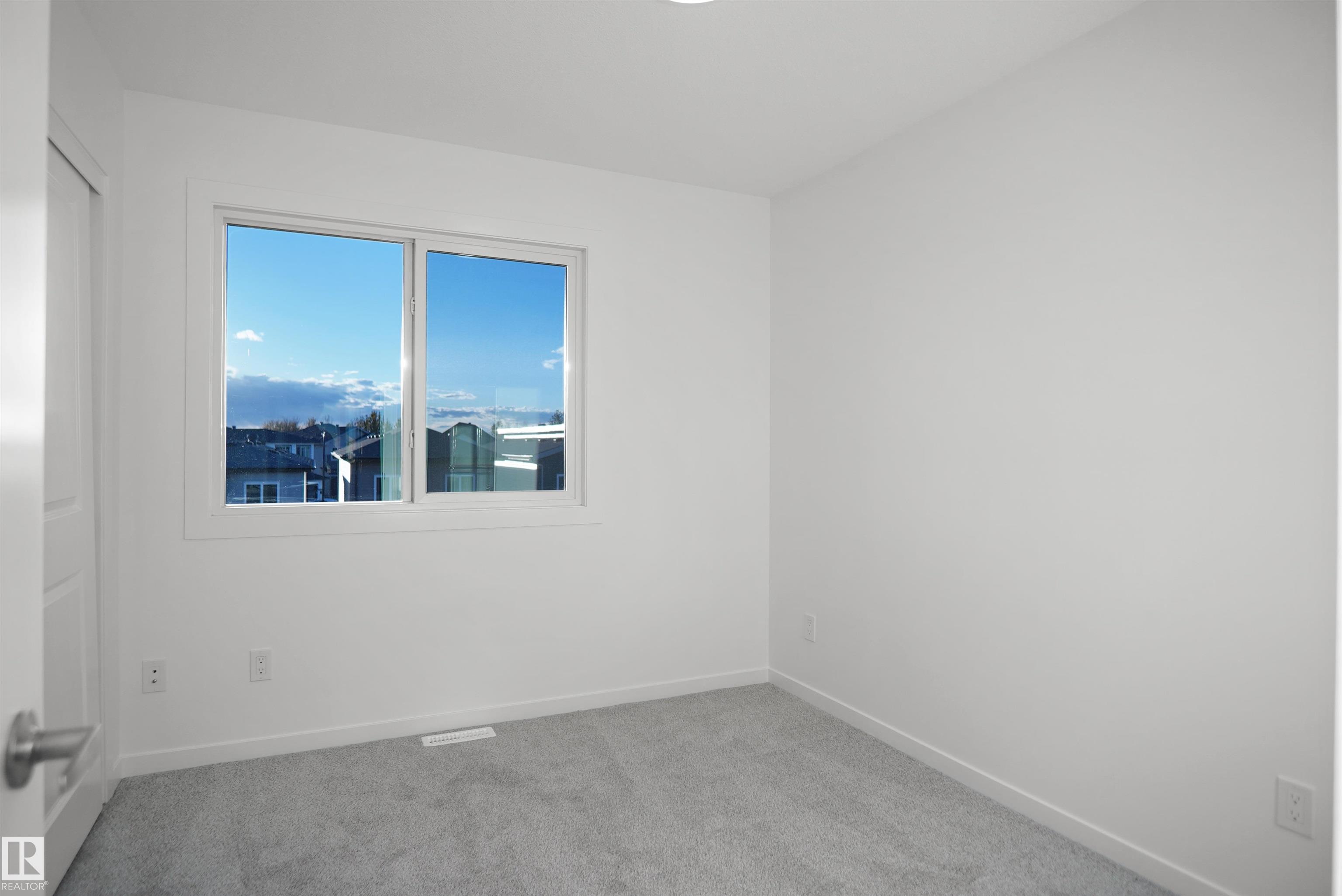 https://zimg.paragon.ice.com/ParagonImages/Property/PM/RAE/225416483/21/0/0/16fc45d8135464b18b72e2b1792636a5/1/40adeb2f29c1043dce479ca1e68dd708/225416483-ff1b3f4b-3511-4dc3-876e-bd70b77cf197.JPG