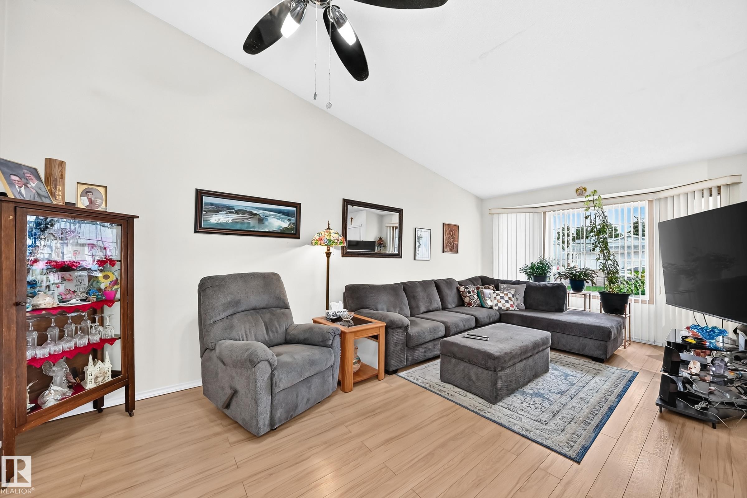 Photo 11 at 7530 137a Avenue NW, Kildare, Edmonton