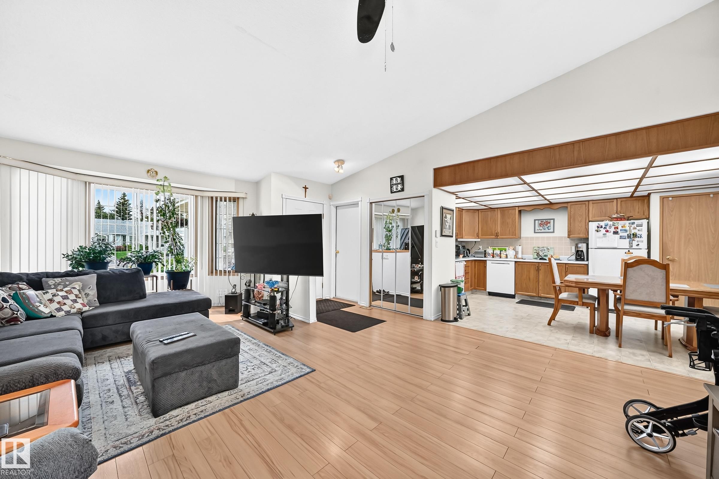 Photo 10 at 7530 137a Avenue NW, Kildare, Edmonton