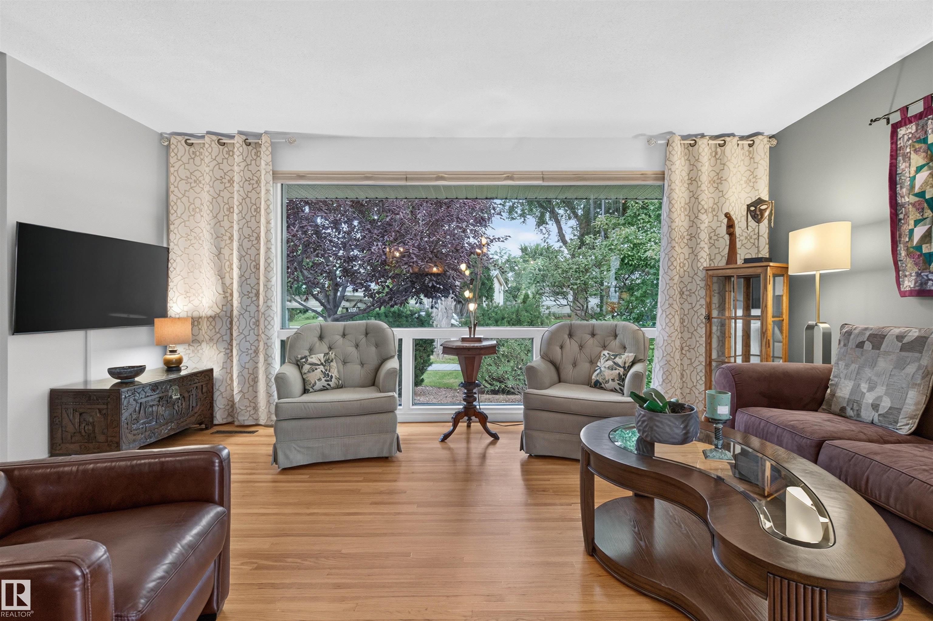 Photo 11 at 6420 86 Street NW, Argyll, Edmonton