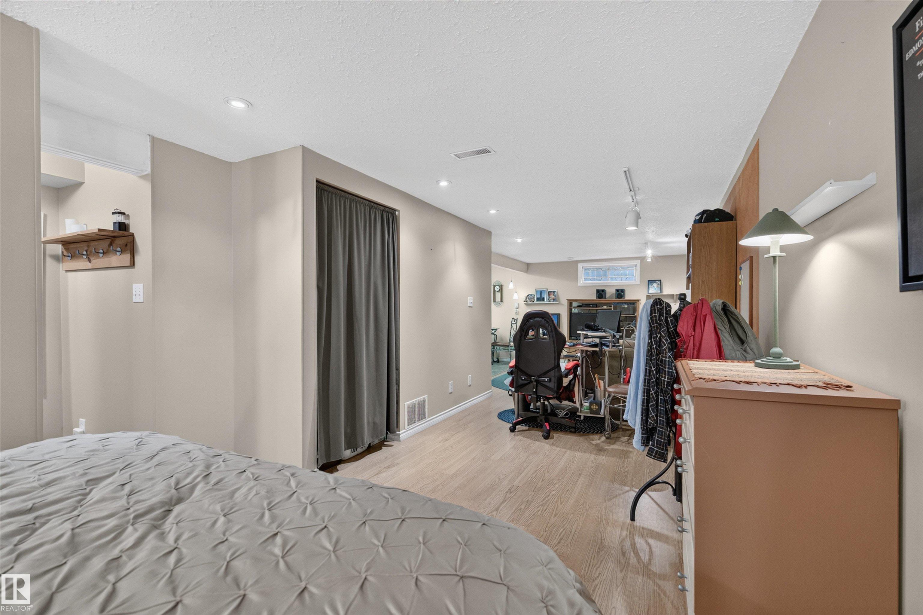 Photo 31 at 6420 86 Street NW, Argyll, Edmonton