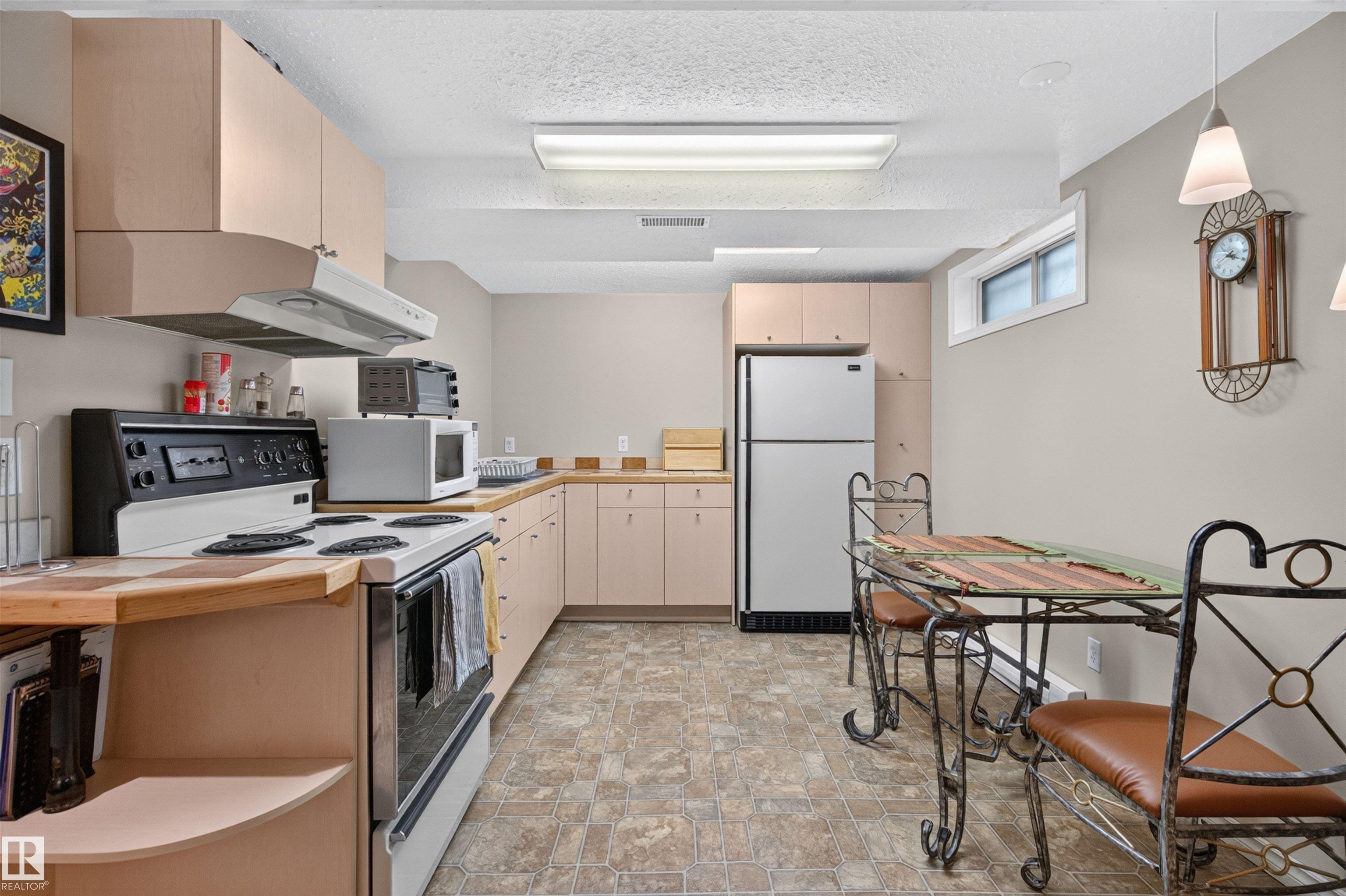 Photo 33 at 6420 86 Street NW, Argyll, Edmonton