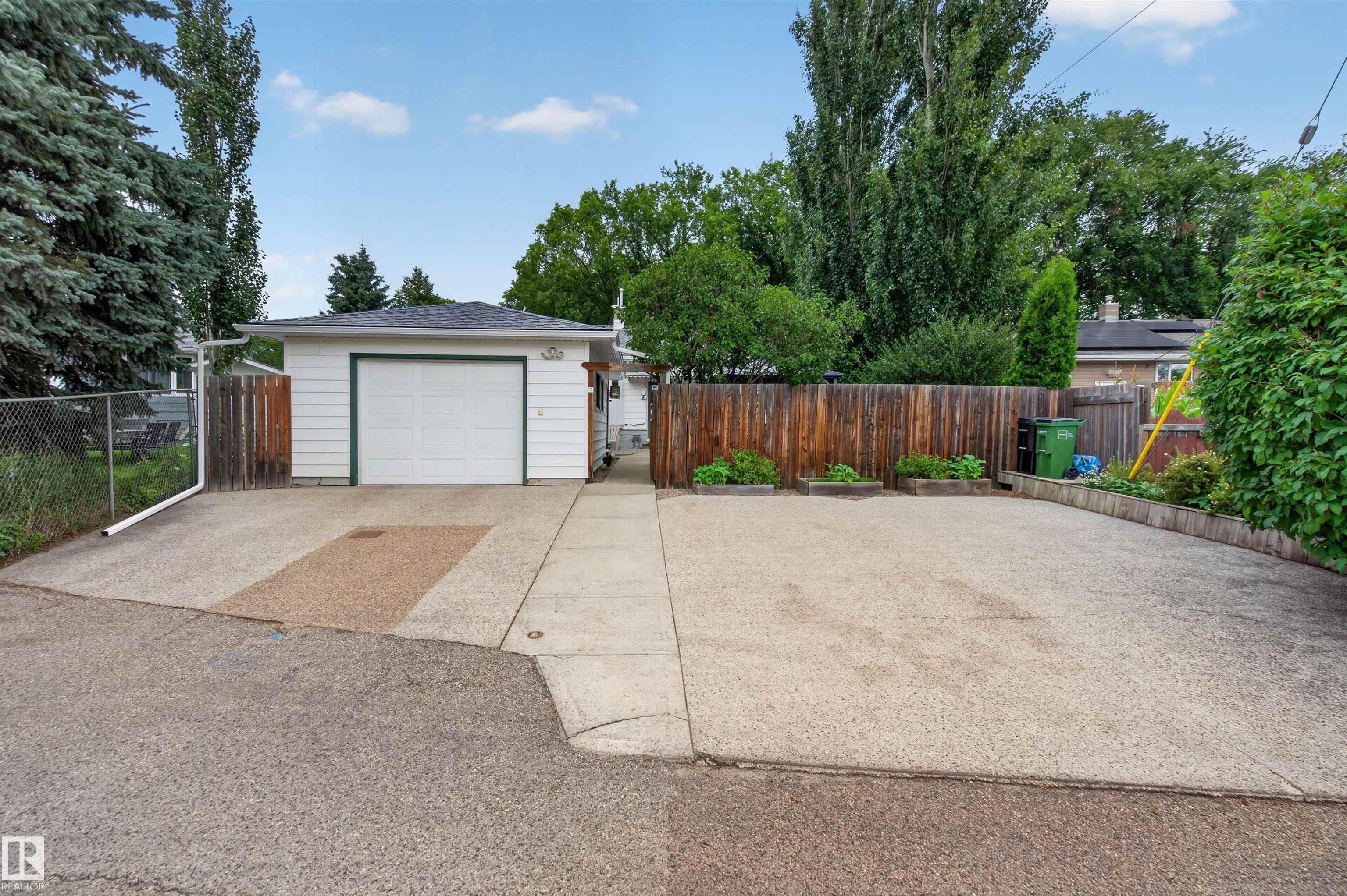 Photo 41 at 6420 86 Street NW, Argyll, Edmonton