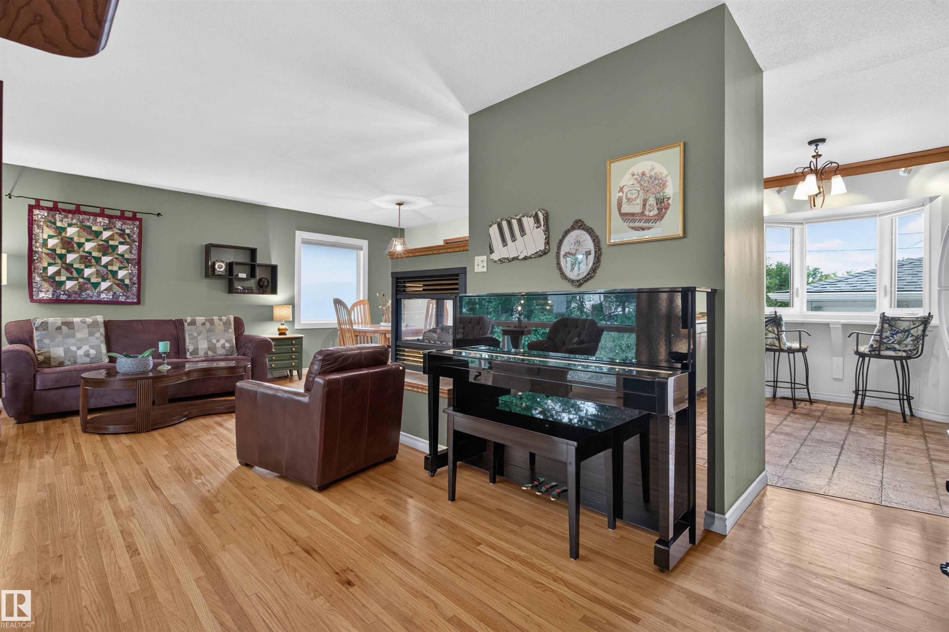 Photo 8 at 6420 86 Street NW, Argyll, Edmonton