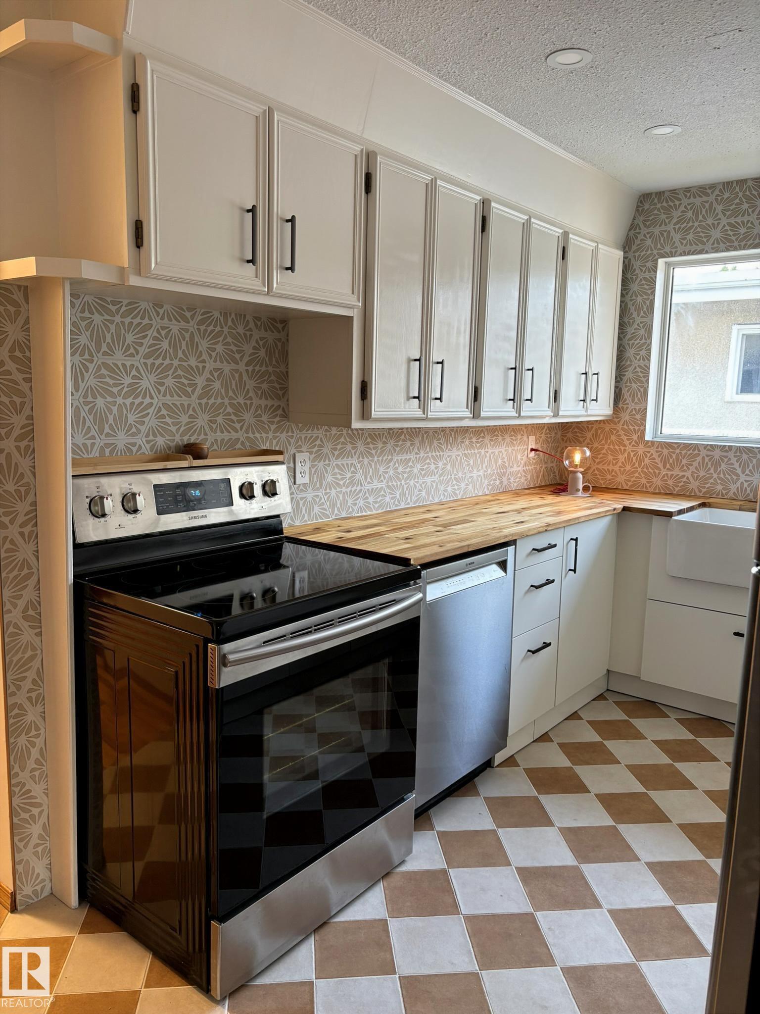 Photo 12 at 9024 60 Street NW, Ottewell, Edmonton