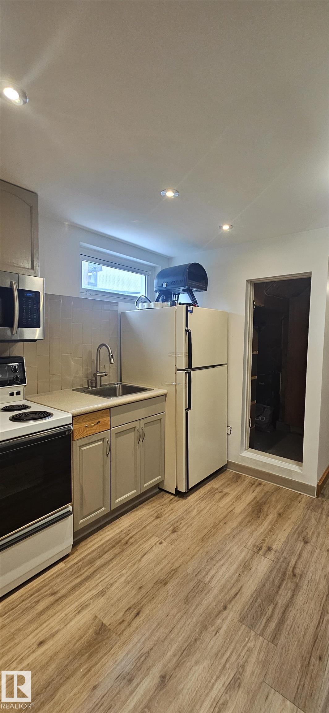 Photo 41 at 9024 60 Street NW, Ottewell, Edmonton