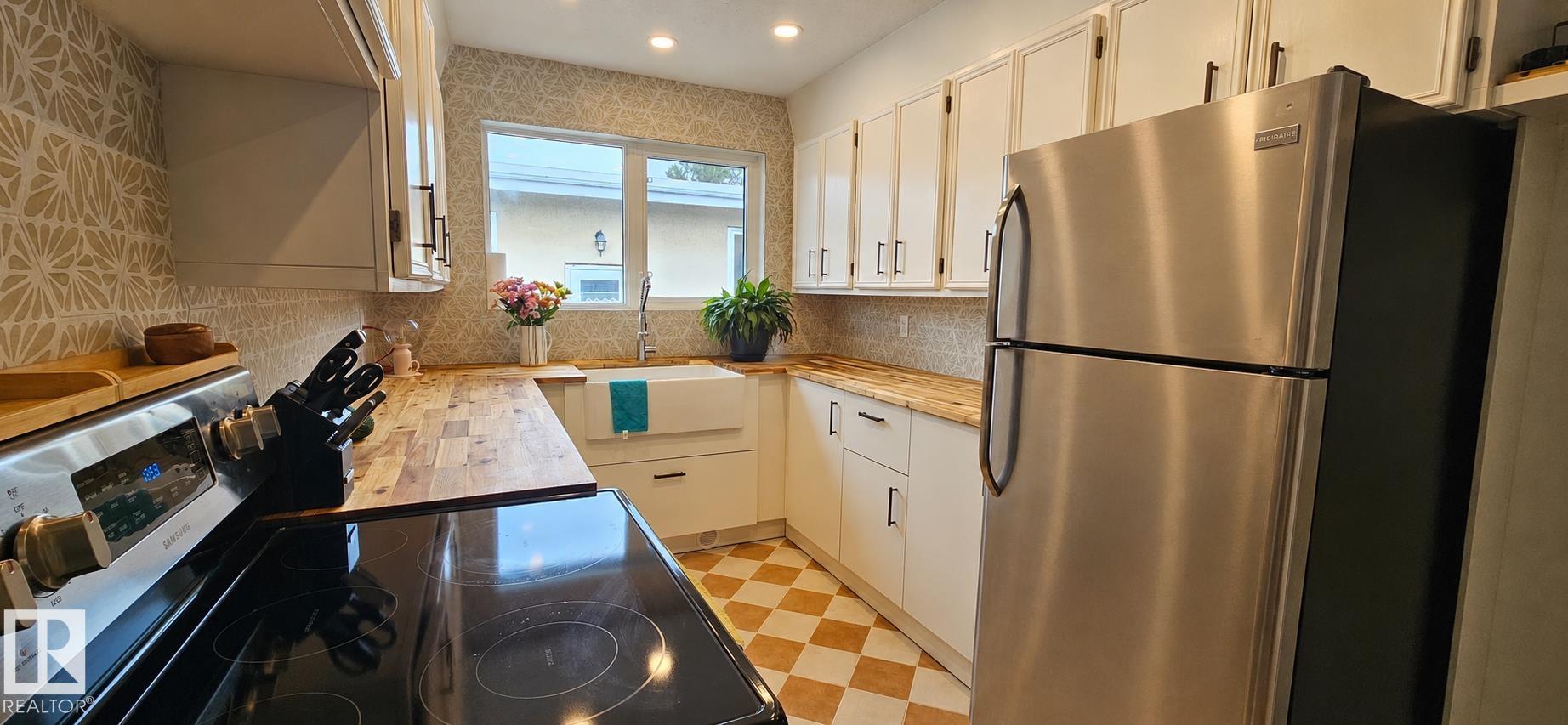 Photo 10 at 9024 60 Street NW, Ottewell, Edmonton