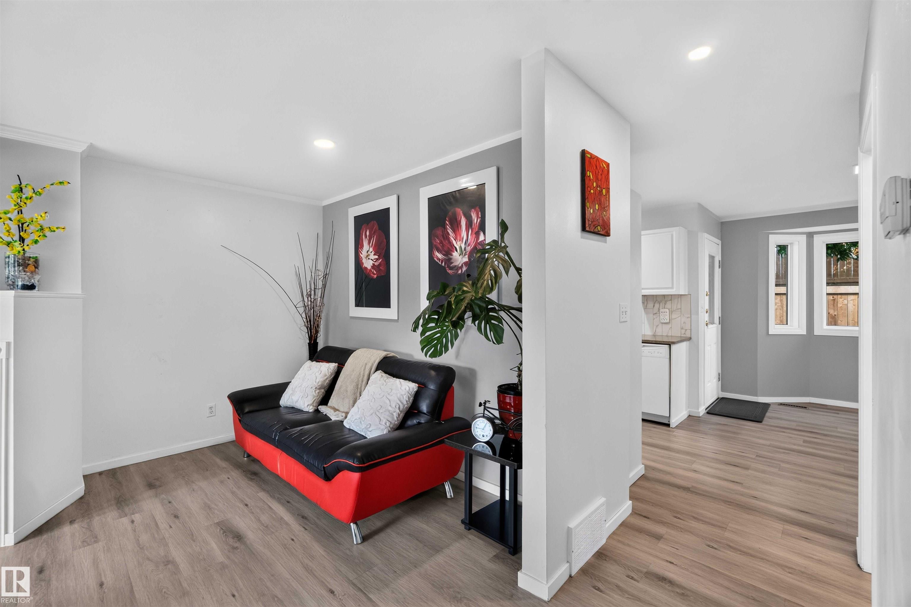 https://zimg.paragon.ice.com/ParagonImages/Property/PM/RAE/225416593/11/0/0/7aadafd0ef2250f6b01a3a59c4cfdb17/1/b9b14c6ca0a75cbfe538f366c4c68b6b/225416593-73c6ea95-f1dd-4a92-ba4a-3fdd249e5269.JPG