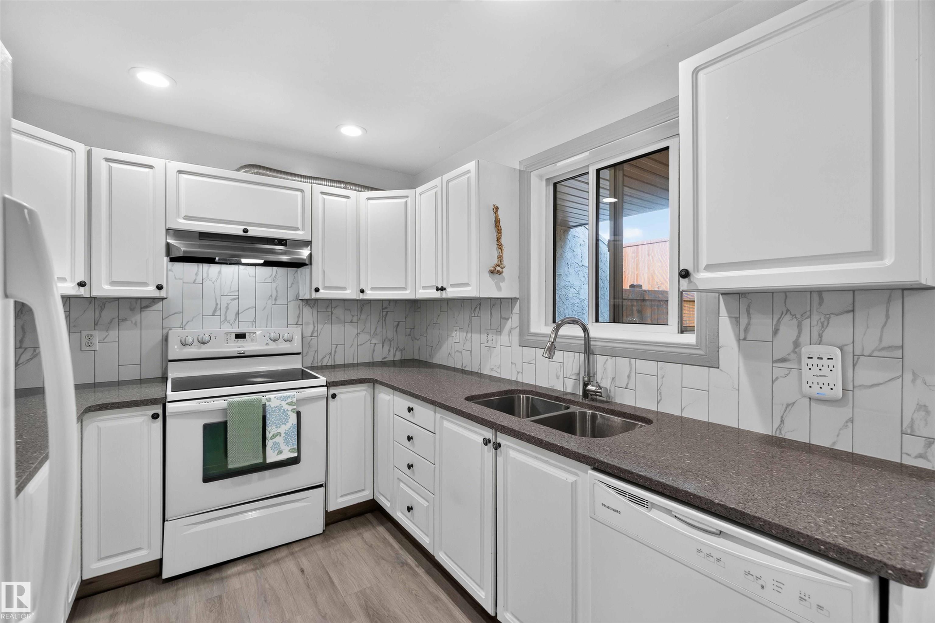 https://zimg.paragon.ice.com/ParagonImages/Property/PM/RAE/225416593/13/0/0/79763e12000c1a0aa72dc0432c31a96b/1/b9b14c6ca0a75cbfe538f366c4c68b6b/225416593-9720a358-e8d8-4a19-b9be-bba83097a59c.JPG