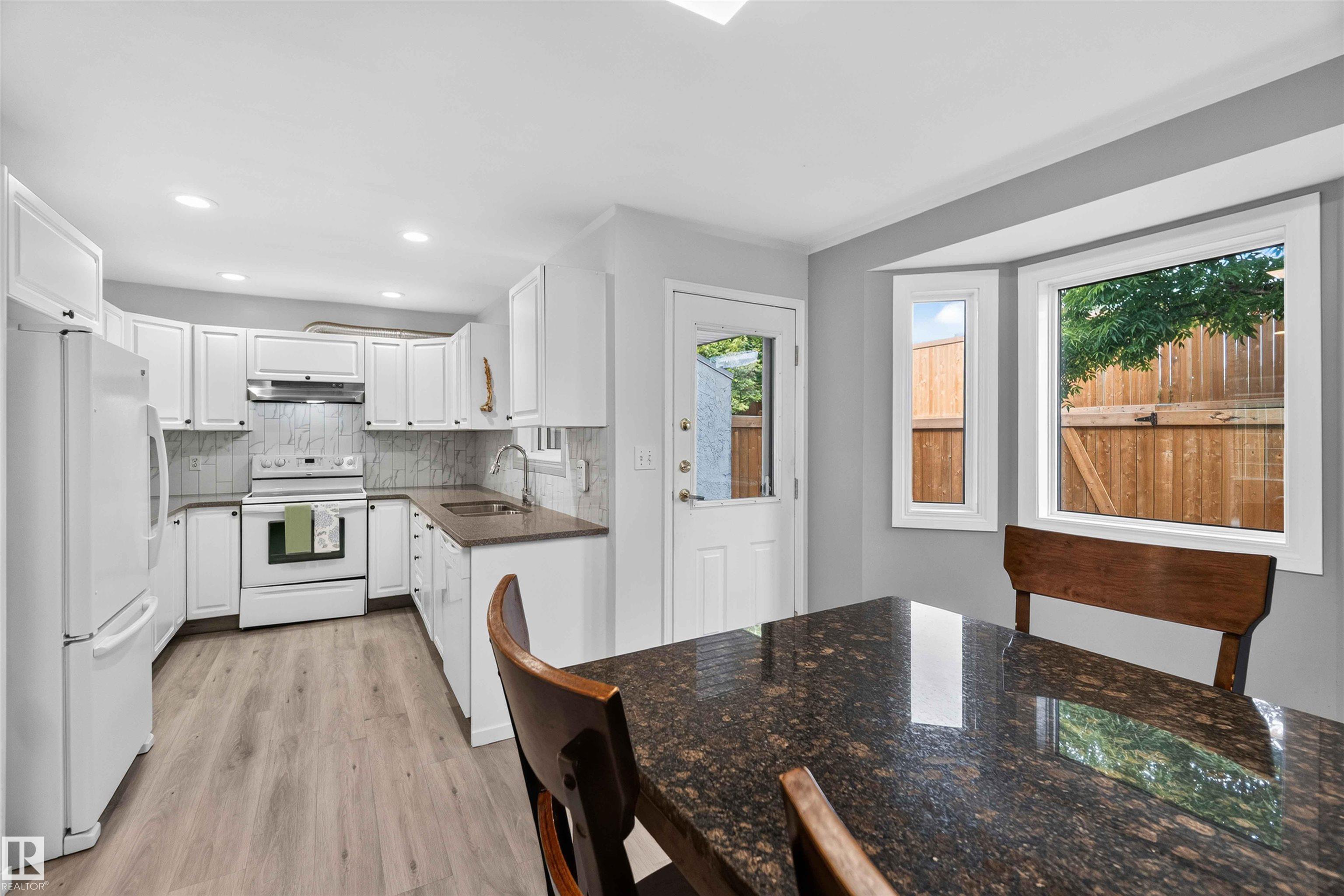 https://zimg.paragon.ice.com/ParagonImages/Property/PM/RAE/225416593/15/0/0/a1a724f11bc1c5ca201e743bde85579c/1/b9b14c6ca0a75cbfe538f366c4c68b6b/225416593-e5eb9790-d618-45a8-ac2a-5d95efc22360.JPG