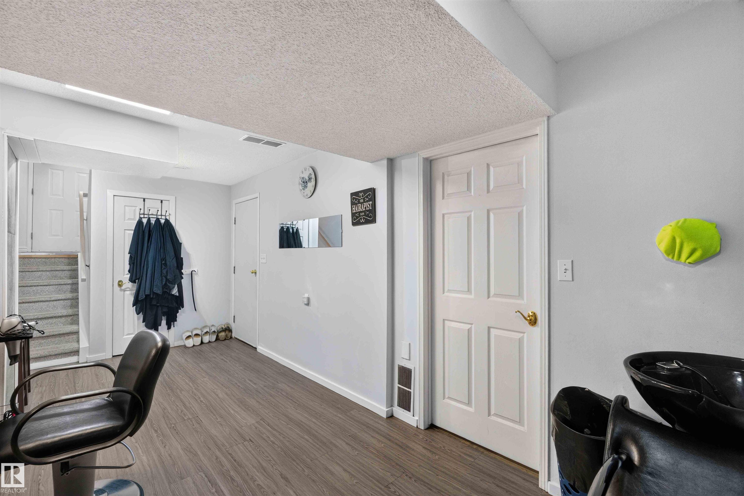 https://zimg.paragon.ice.com/ParagonImages/Property/PM/RAE/225416593/45/0/0/936e37bd5a215f7e7d76a7a94765202b/1/b9b14c6ca0a75cbfe538f366c4c68b6b/225416593-7e3346e1-d0d5-4cdd-8f72-35aba4bd2d36.JPG