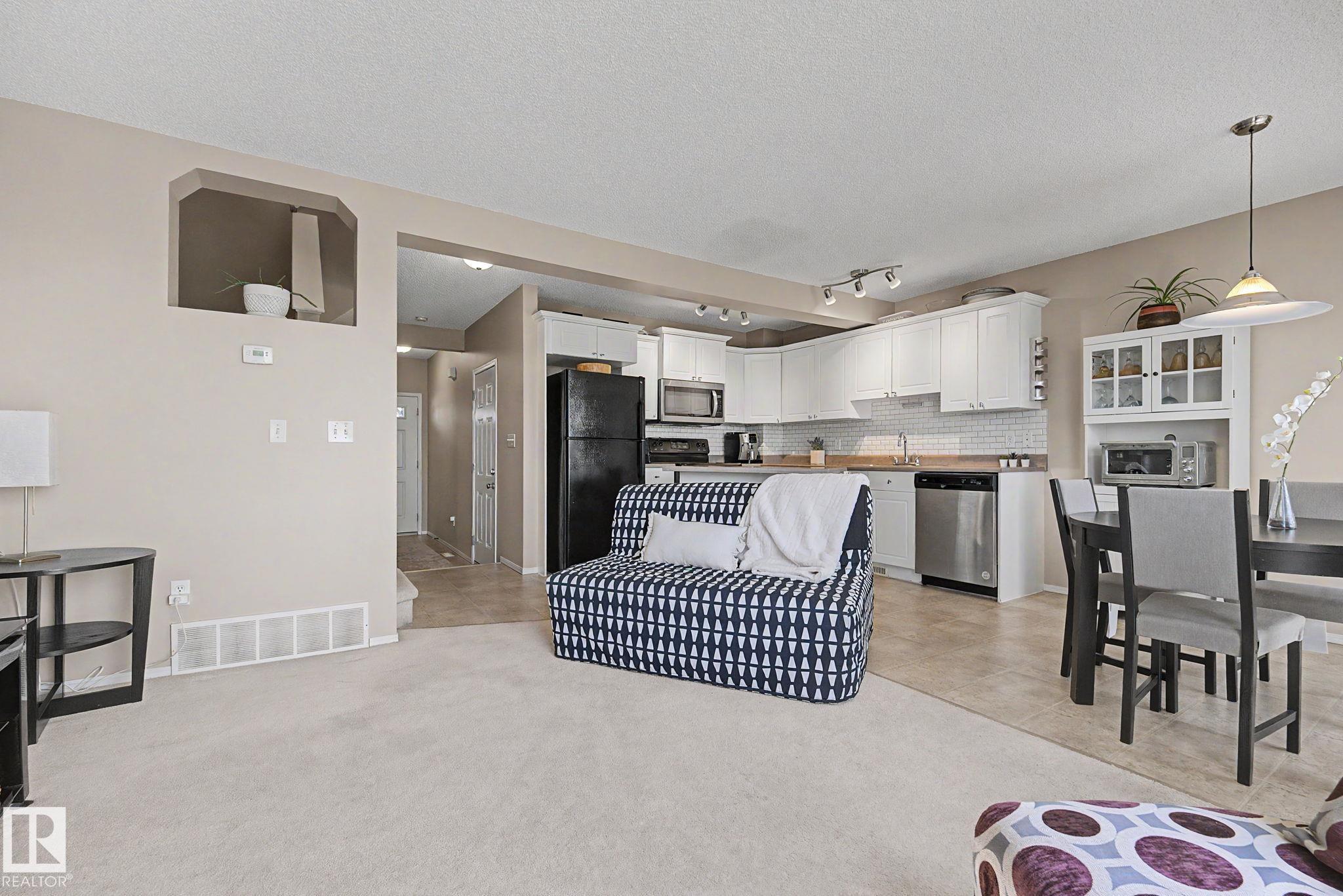 Photo 9 at 9083 Scott Crescent NW, South Terwillegar, Edmonton
