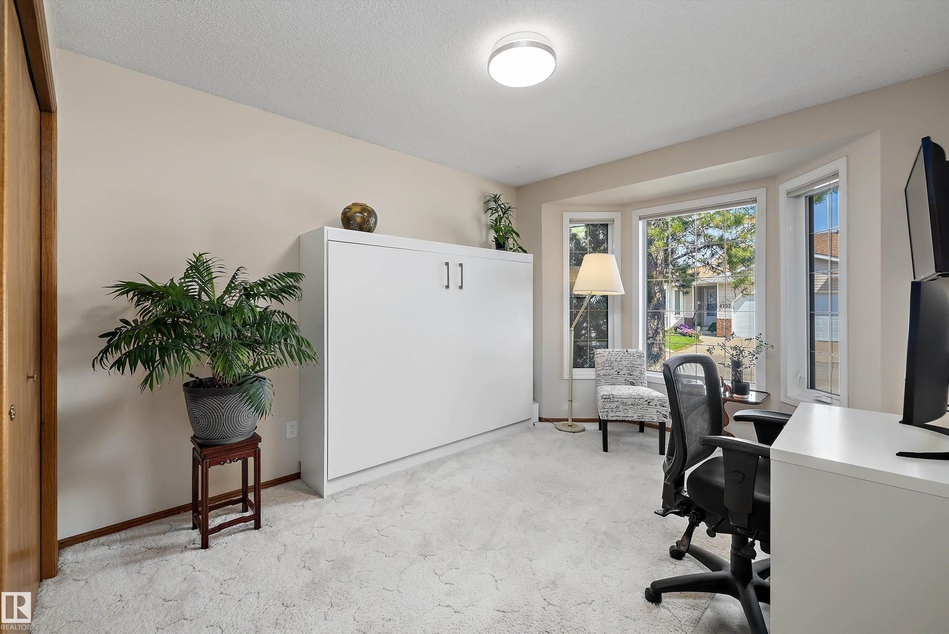 Photo 5 at 4717 25 Avenue NW, Weinlos, Edmonton