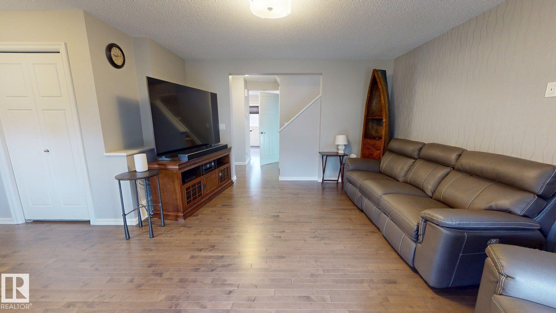 821 36a Avenue NW, Maple Crest, Edmonton