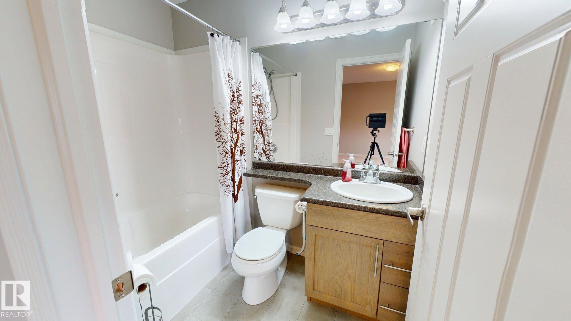 Photo 13 at 821 36a Avenue NW, Maple Crest, Edmonton