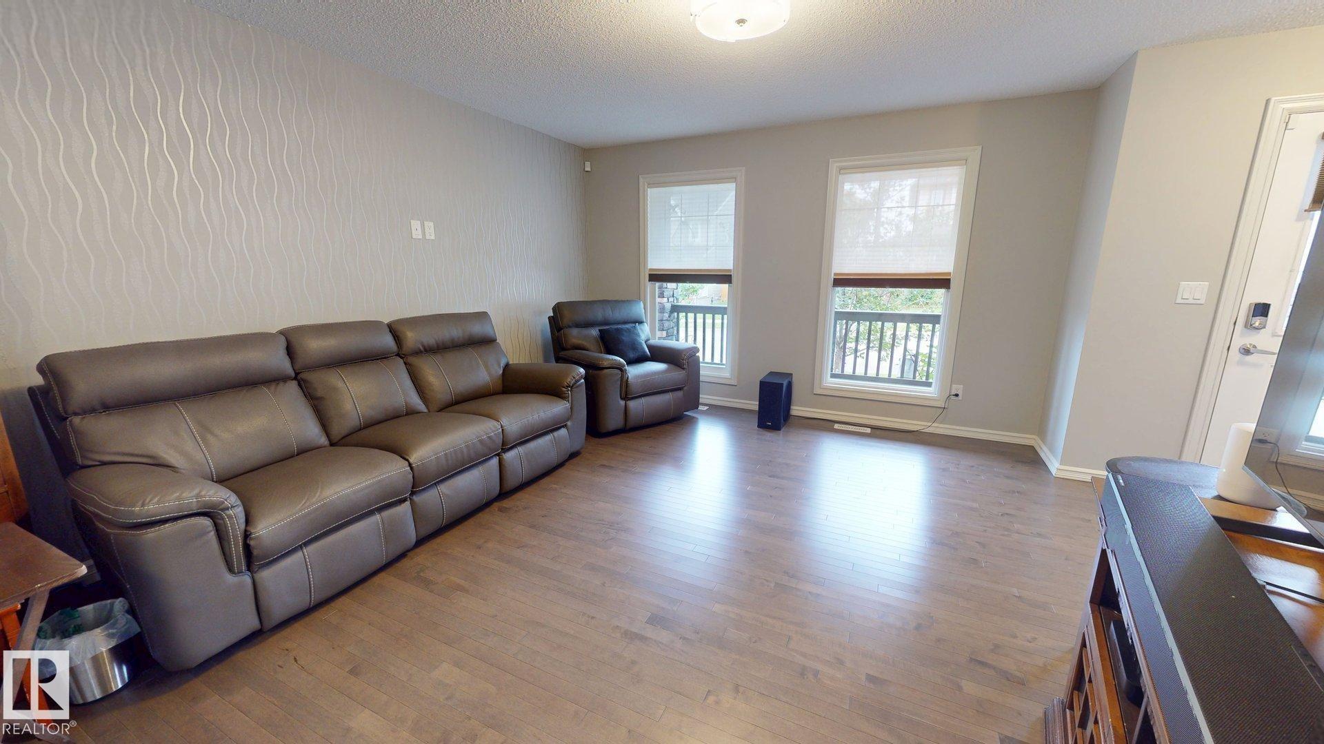 821 36a Avenue NW, Maple Crest, Edmonton