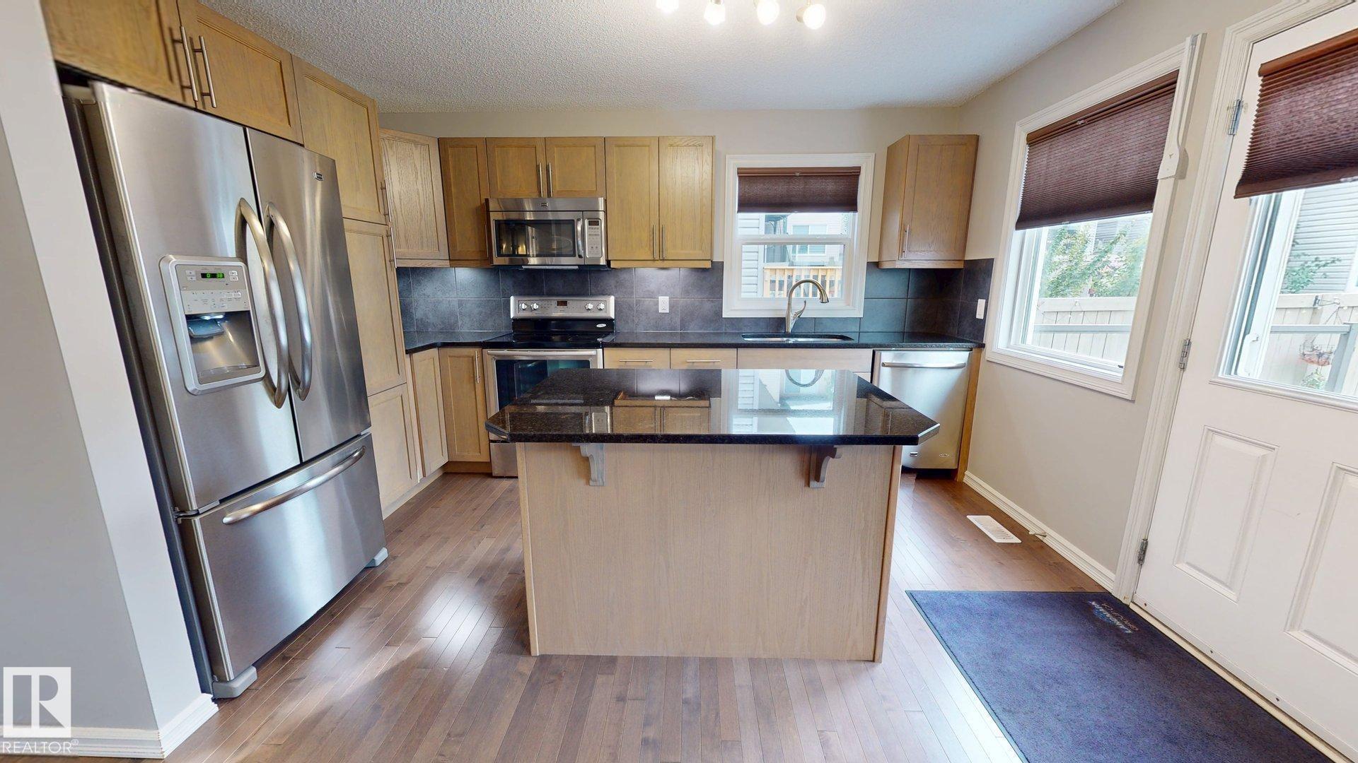 821 36a Avenue NW, Maple Crest, Edmonton