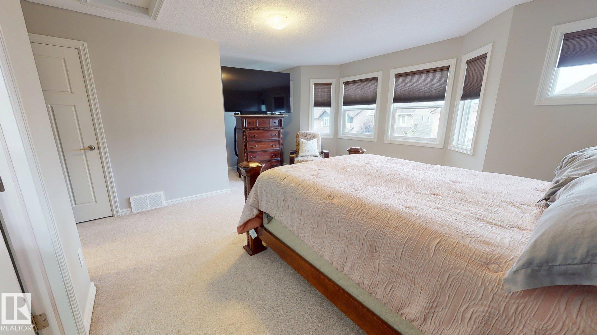 Photo 8 at 821 36a Avenue NW, Maple Crest, Edmonton