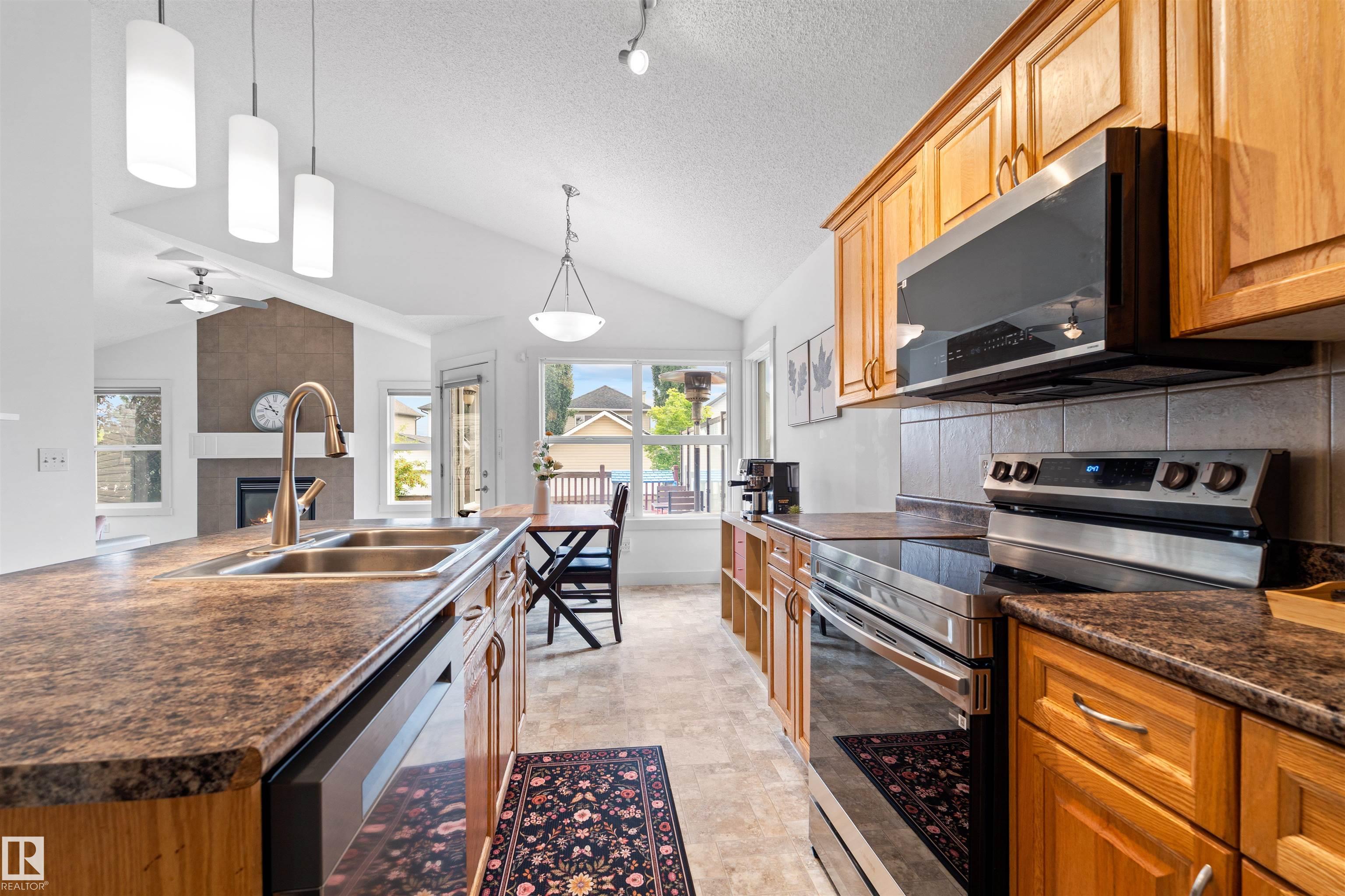 Photo 11 at 8315 Shaske Crescent NW, South Terwillegar, Edmonton
