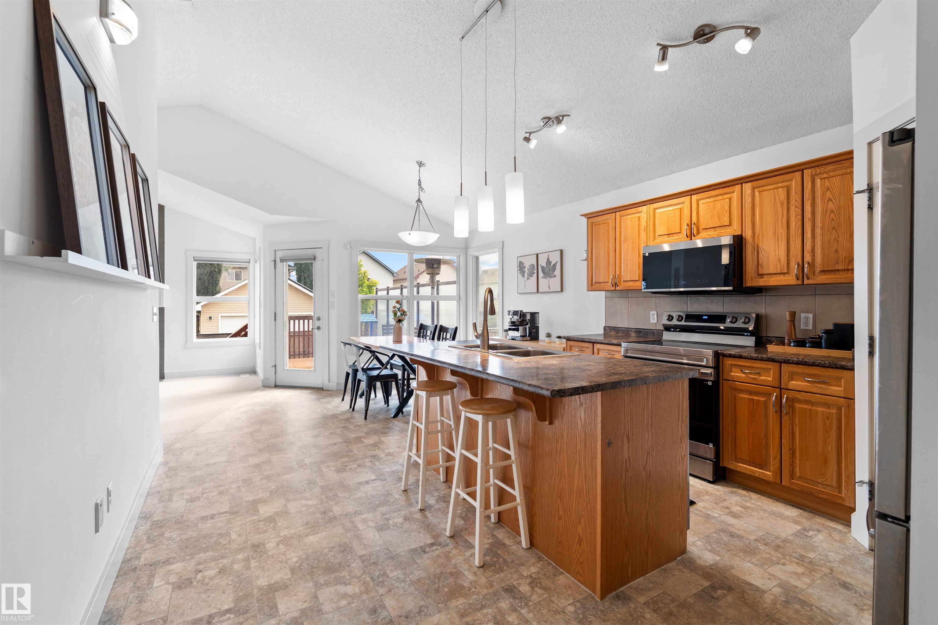Photo 8 at 8315 Shaske Crescent NW, South Terwillegar, Edmonton