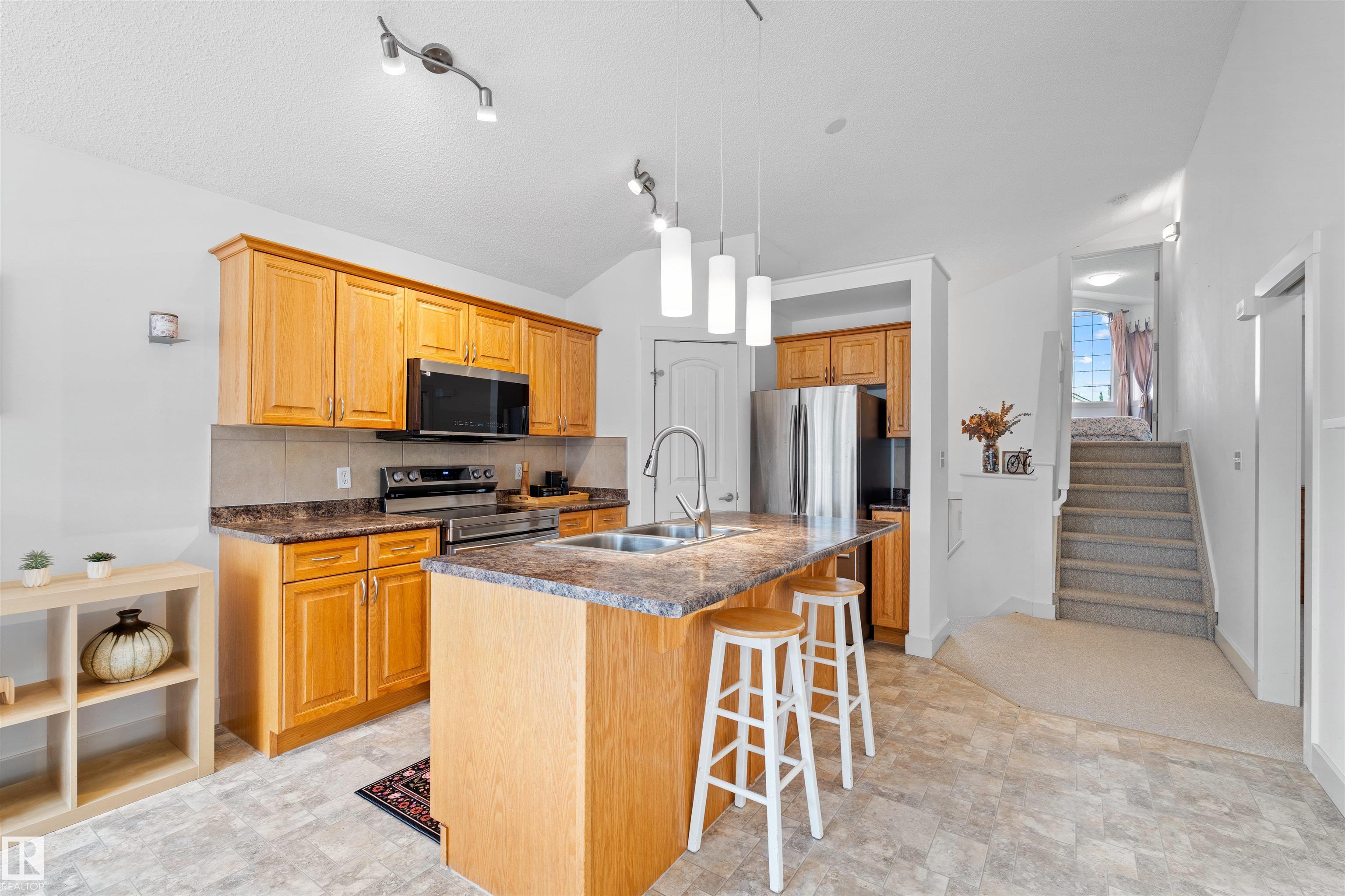 Photo 9 at 8315 Shaske Crescent NW, South Terwillegar, Edmonton